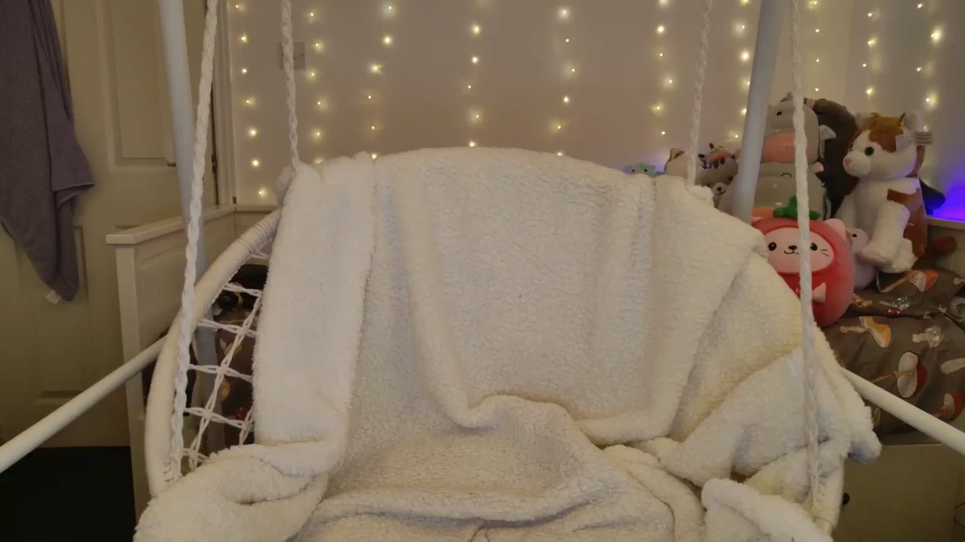 Gallery image thumbnail from LadyOxytocin's myfreecams stream on, 01/01/2025, 19:33 image 16 of 20