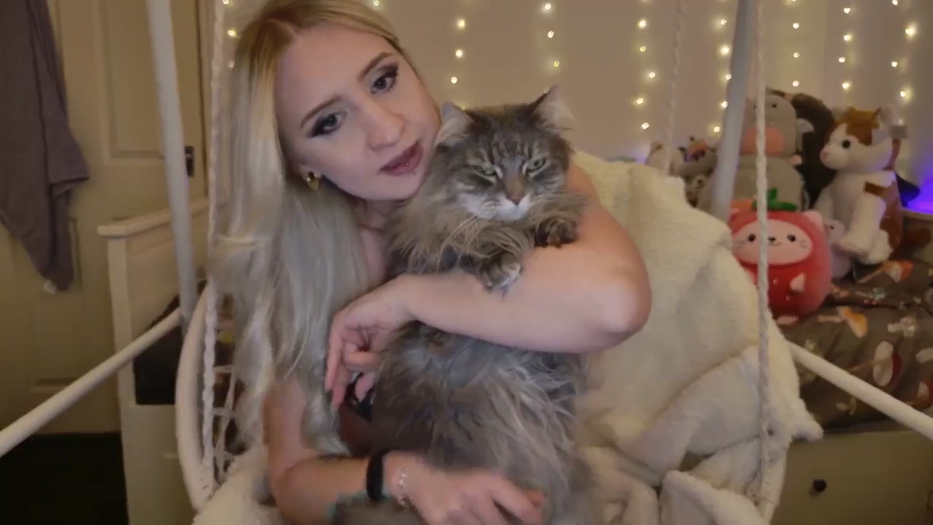Gallery image thumbnail from LadyOxytocin's myfreecams stream on, 01/01/2025, 19:33 image 17 of 20