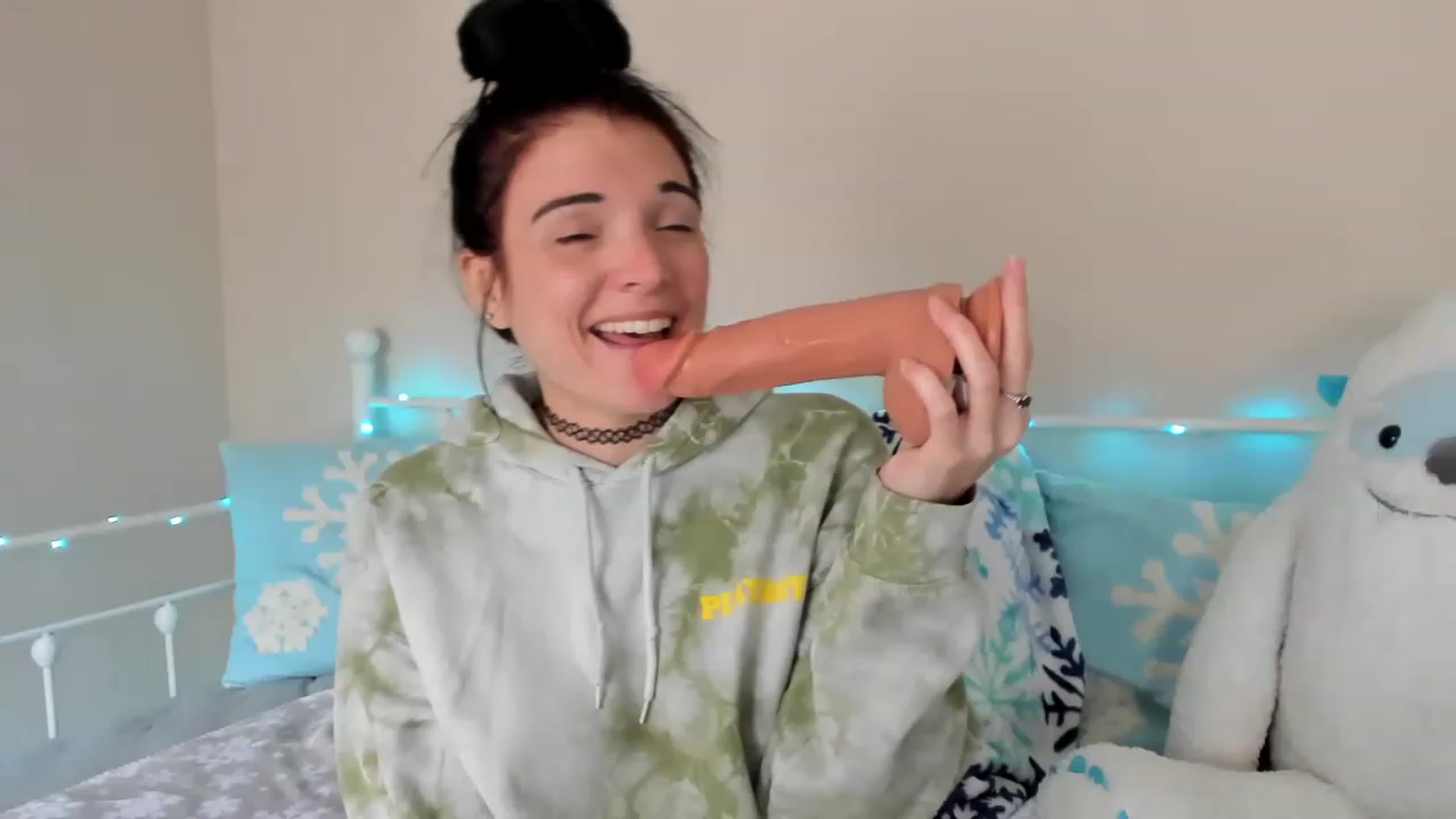 Gallery image thumbnail from LadyStarr's myfreecams stream on, 12/03/2022, 18:57 image 17 of 20