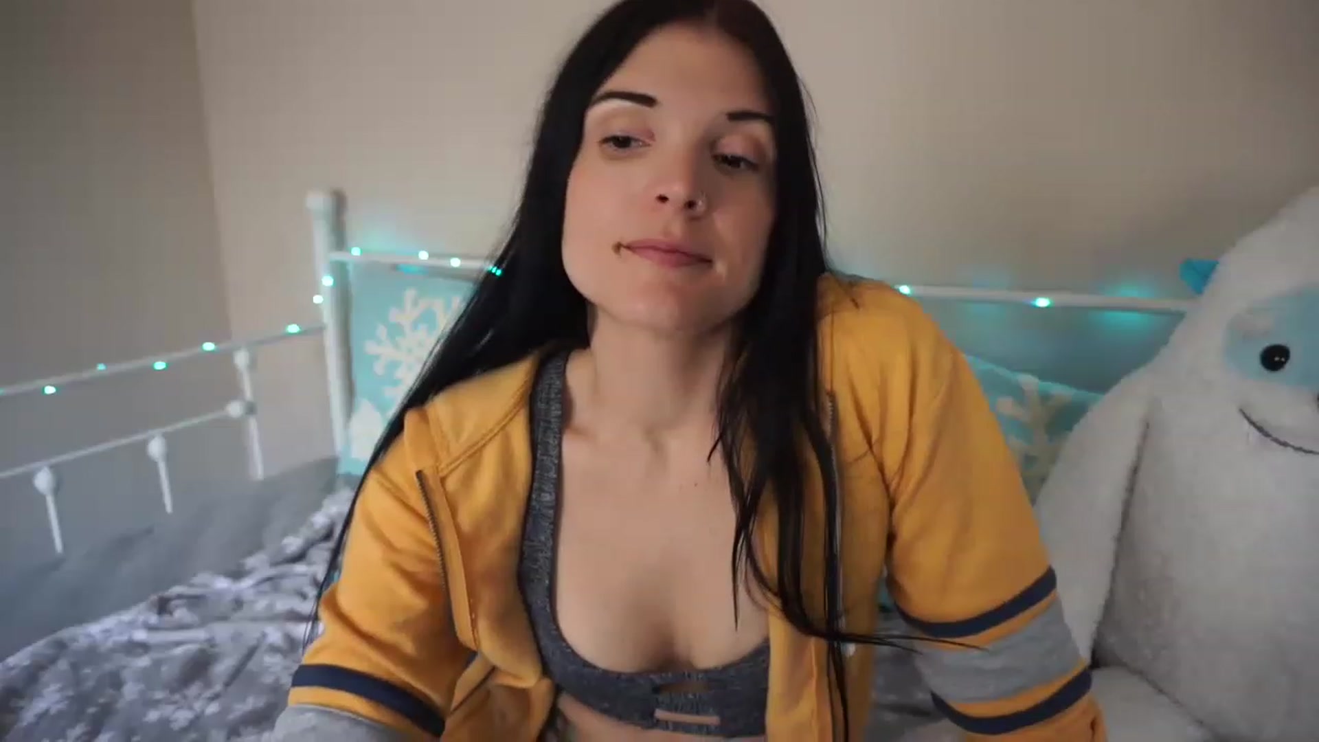 Gallery image thumbnail from LadyStarr's myfreecams stream on, 12/15/2022, 16:30 image 12 of 20