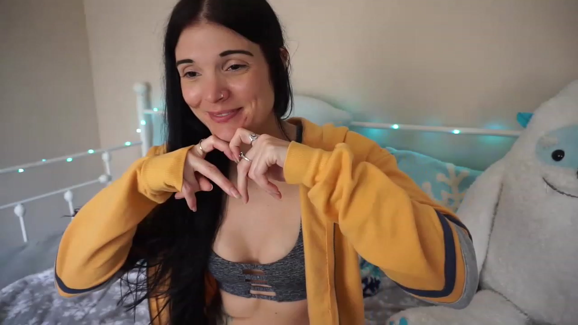 Gallery image thumbnail from LadyStarr's myfreecams stream on, 12/15/2022, 16:30 image 17 of 20