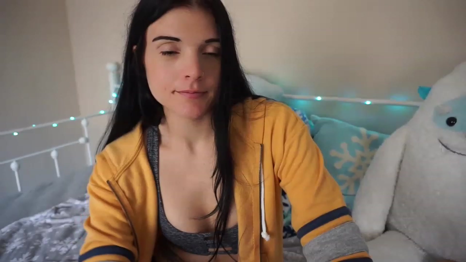 Gallery image thumbnail from LadyStarr's myfreecams stream on, 12/15/2022, 16:30 image 14 of 20