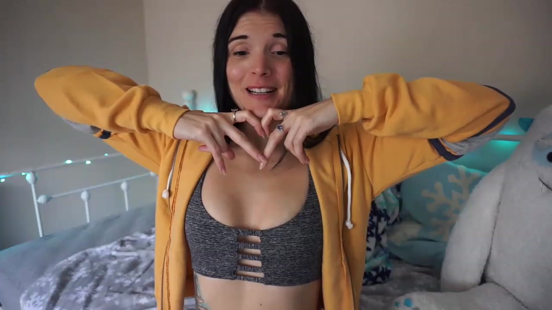 Gallery image thumbnail from LadyStarr's myfreecams stream on, 12/15/2022, 16:30 image 19 of 20