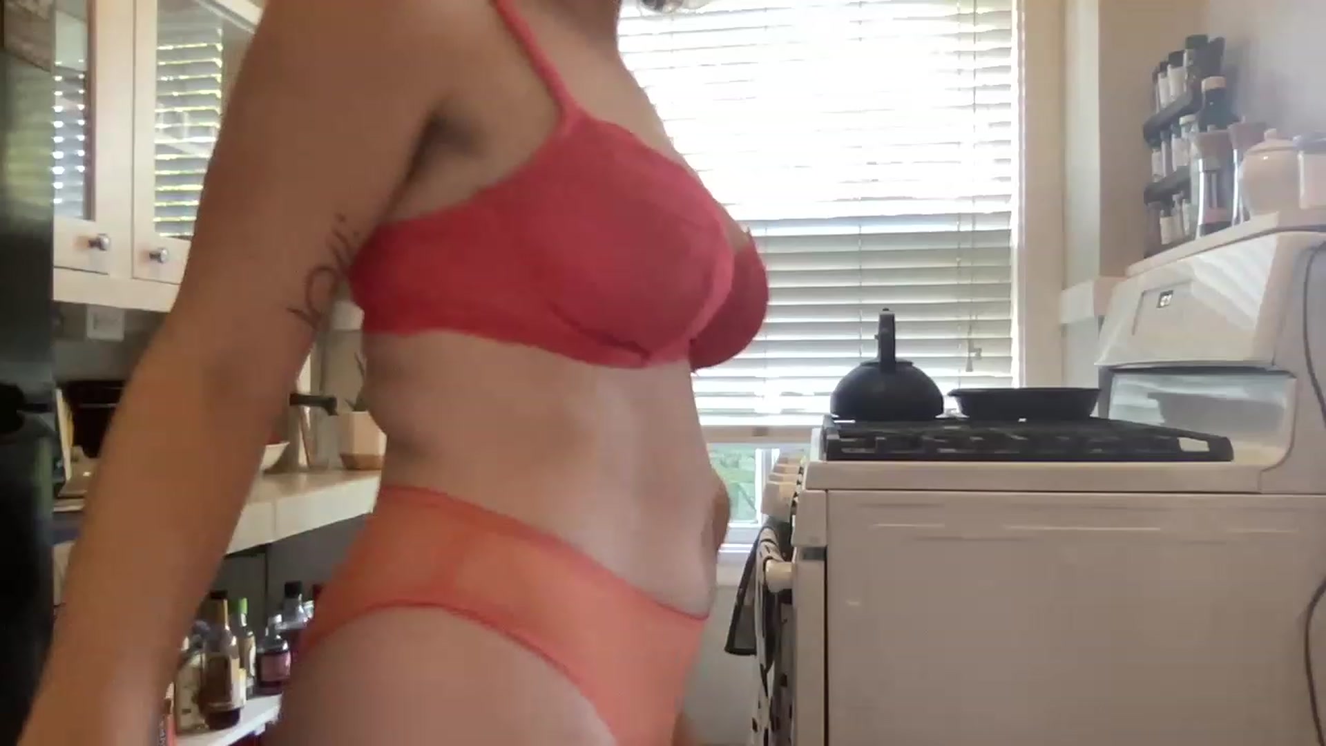 Gallery image thumbnail from LadyStarrdust's myfreecams stream on, 11/20/2022, 18:24 image 15 of 20