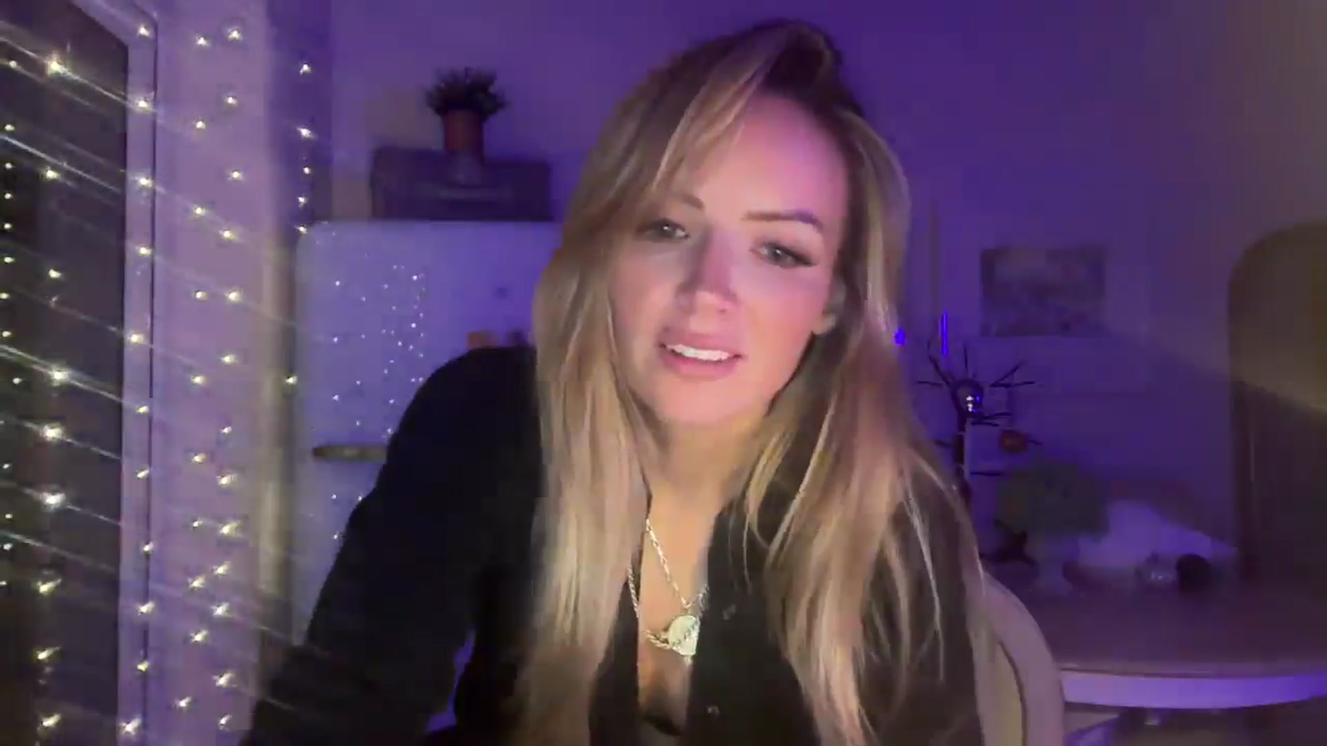Gallery image thumbnail from LadySterling's myfreecams stream on, 10/19/2025, 21:42 image 2 of 20