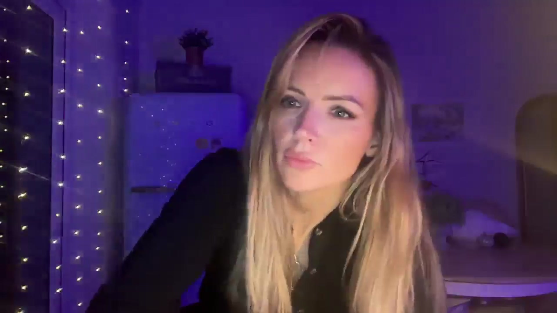 Gallery image thumbnail from LadySterling's myfreecams stream on, 10/19/2025, 21:42 image 12 of 20