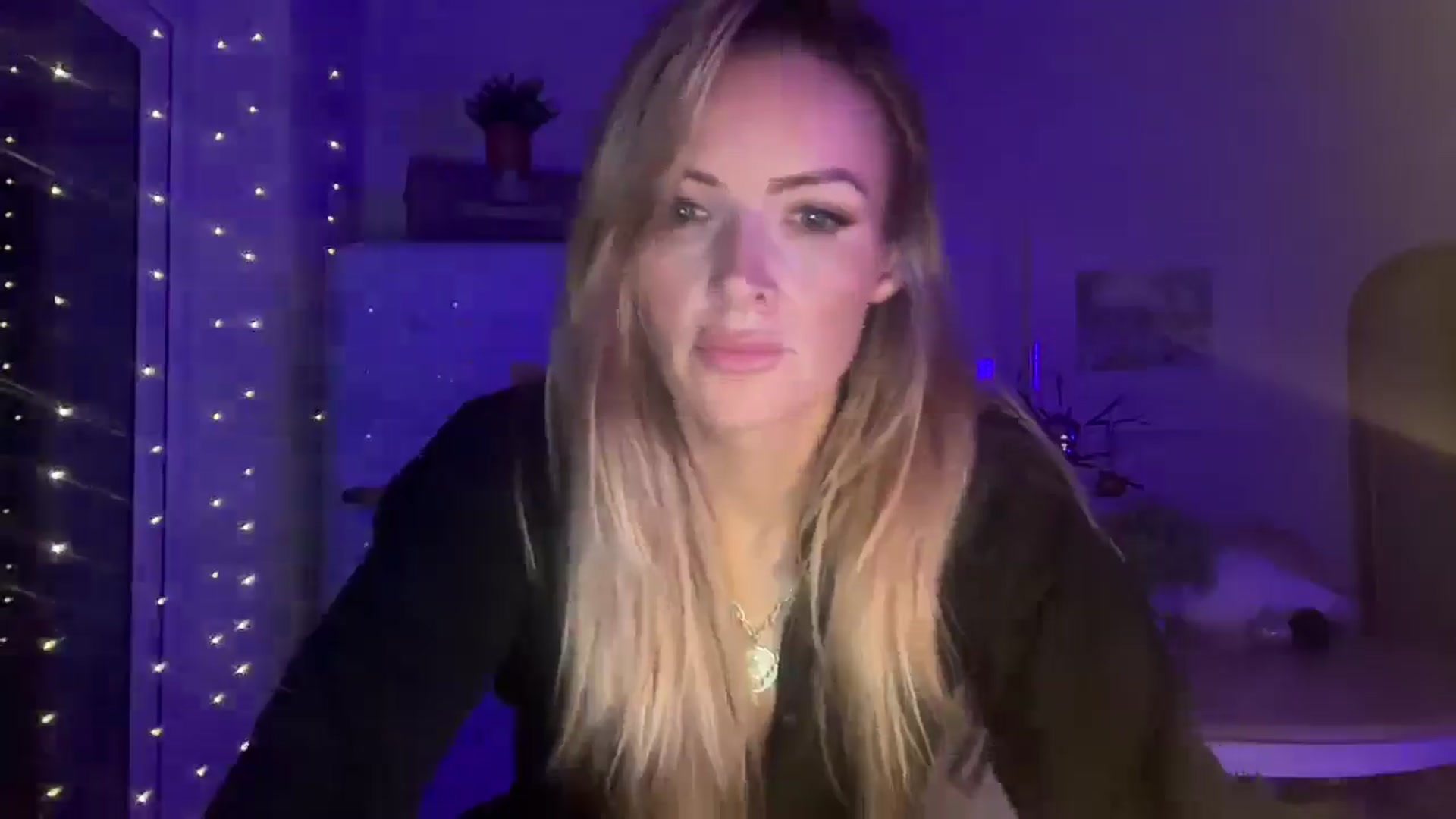 Gallery image thumbnail from LadySterling's myfreecams stream on, 10/19/2025, 21:42 image 15 of 20