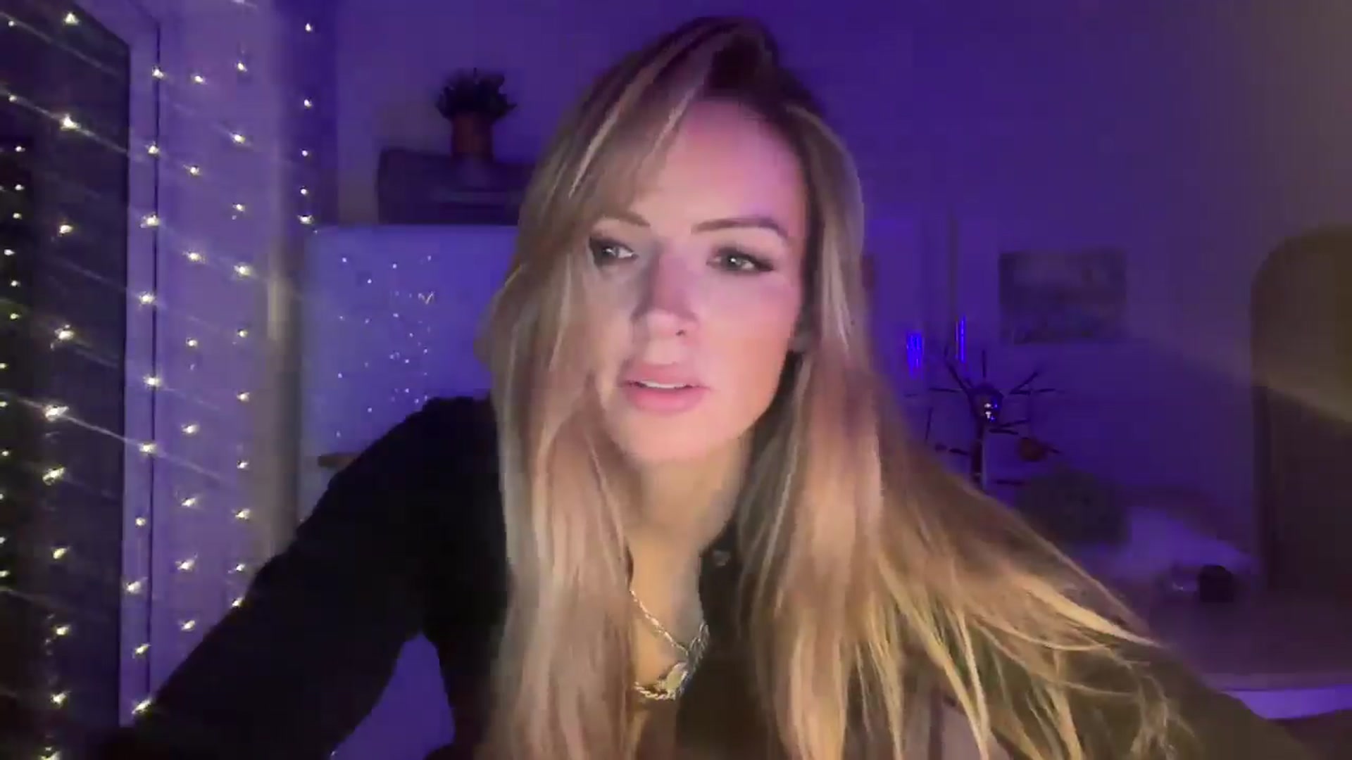 Gallery image thumbnail from LadySterling's myfreecams stream on, 10/19/2025, 21:42 image 9 of 20