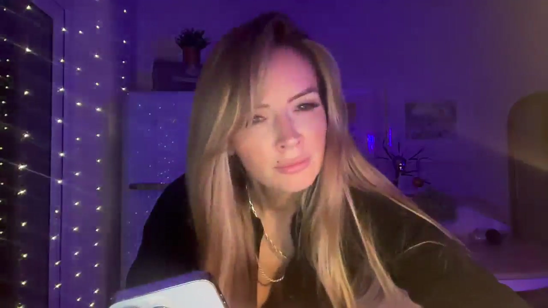 Gallery image thumbnail from LadySterling's myfreecams stream on, 10/19/2025, 21:42 image 3 of 20