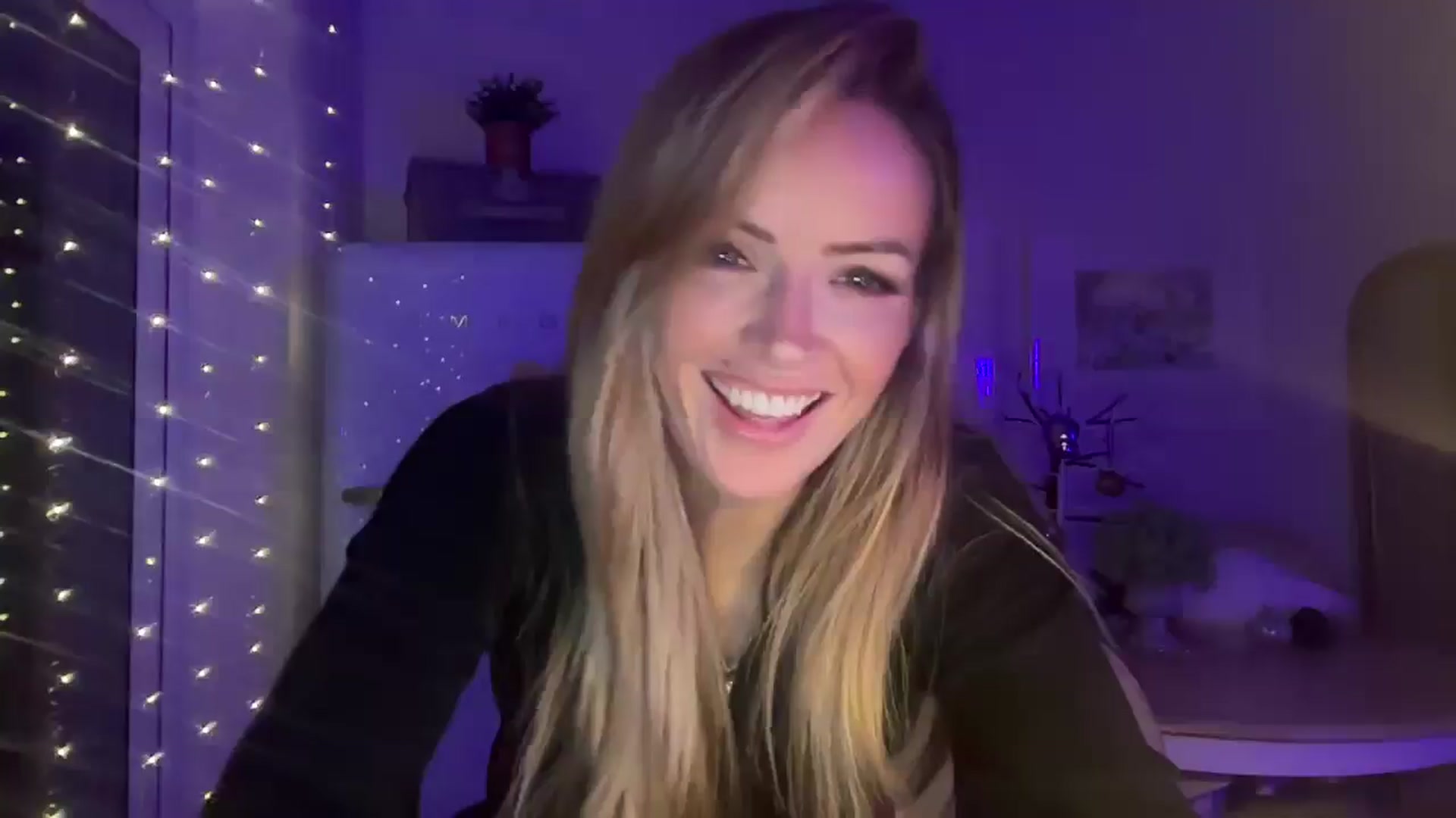 Gallery image thumbnail from LadySterling's myfreecams stream on, 10/19/2025, 21:42 image 19 of 20