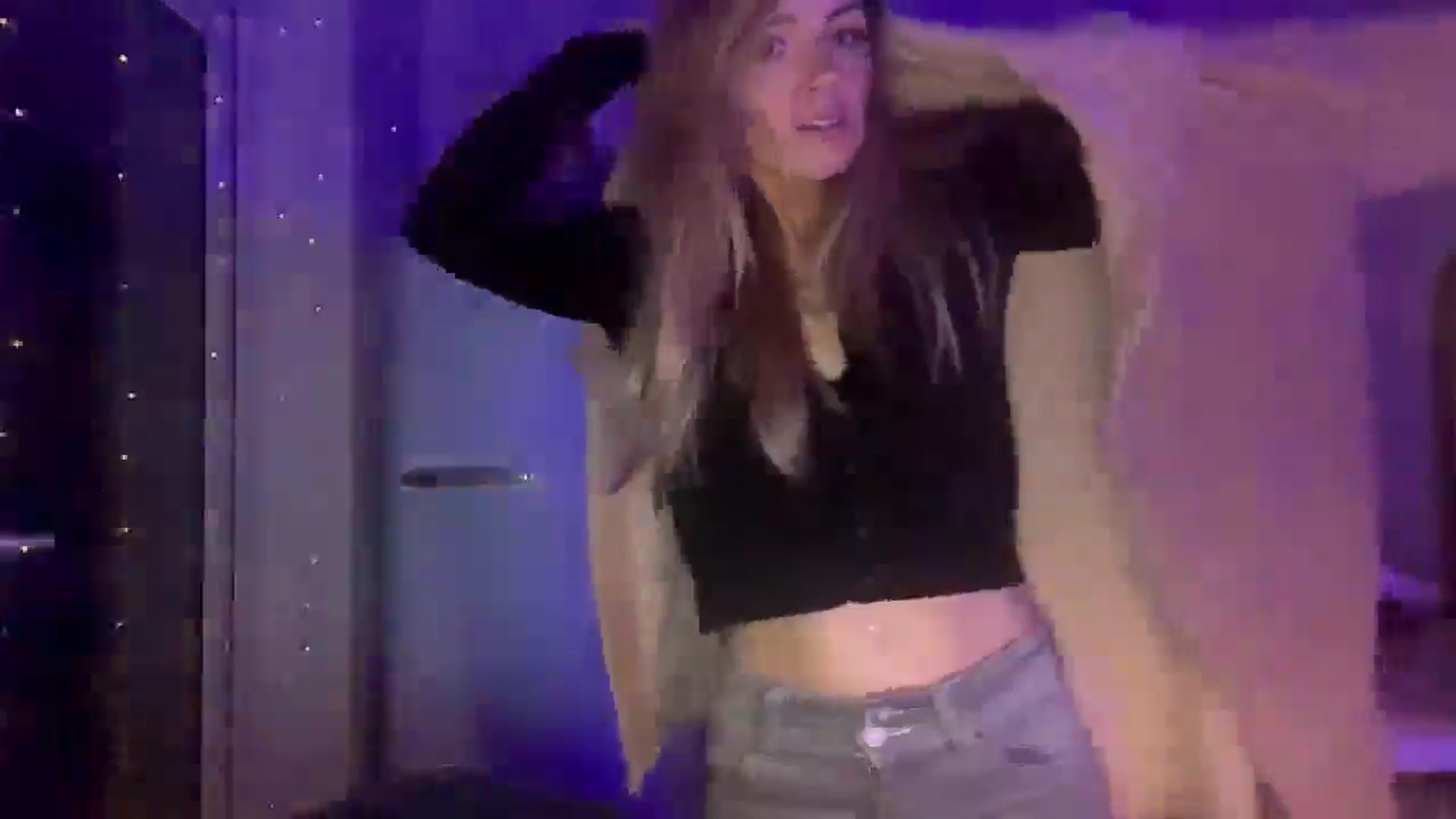 Gallery image thumbnail from LadySterling's myfreecams stream on, 10/19/2025, 23:59 image 14 of 20