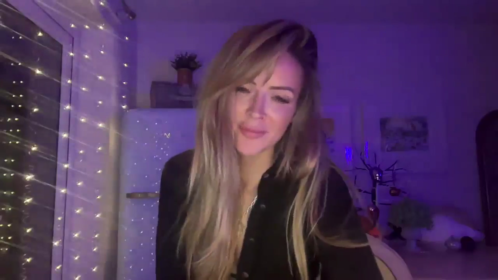 Gallery image thumbnail from LadySterling's myfreecams stream on, 10/19/2025, 23:59 image 10 of 20