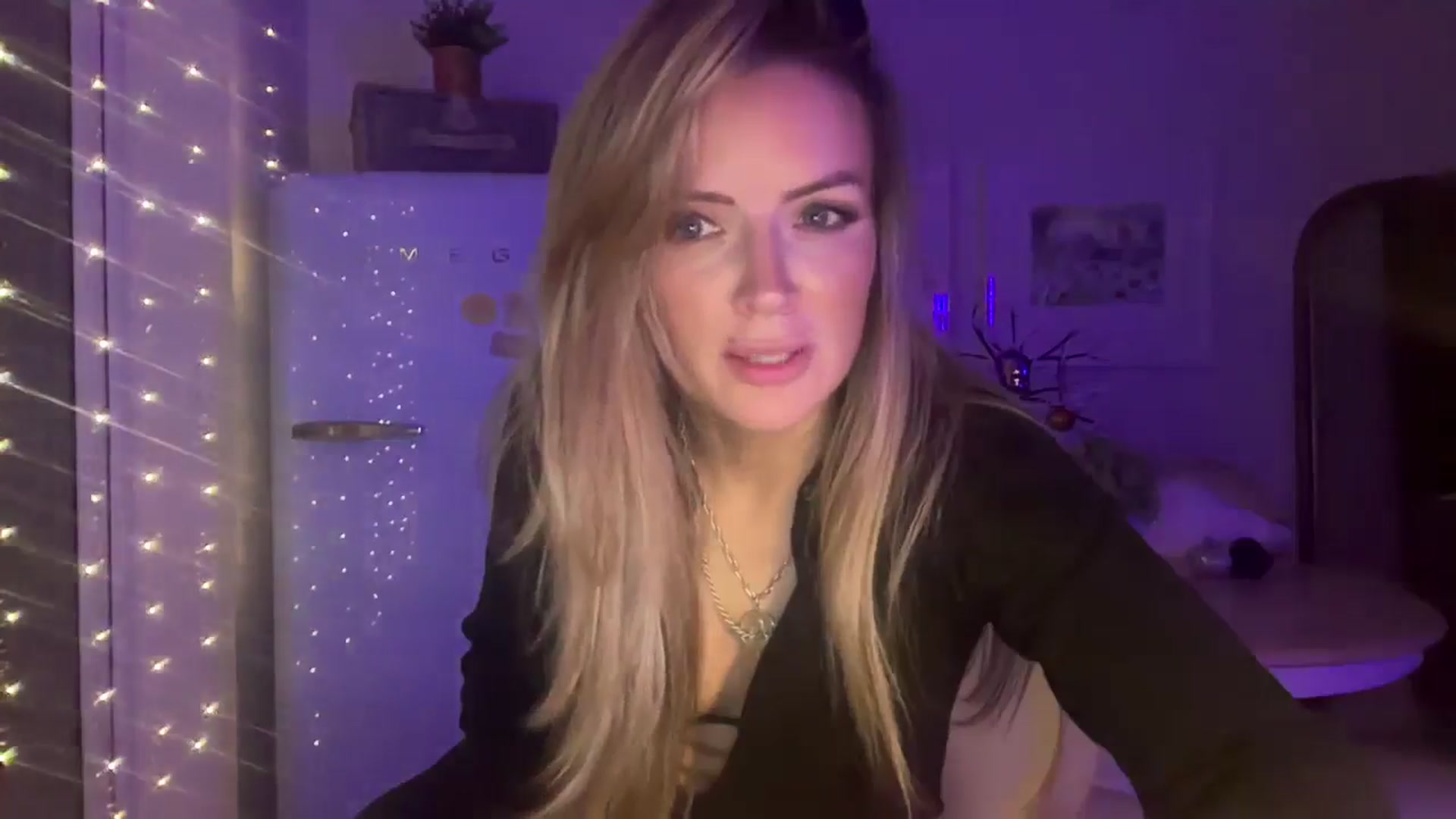 Gallery image thumbnail from LadySterling's myfreecams stream on, 10/19/2025, 23:59 image 6 of 20