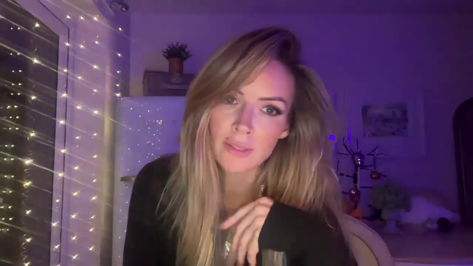 Gallery image thumbnail from LadySterling's myfreecams stream on, 10/19/2025, 23:59 image 11 of 20