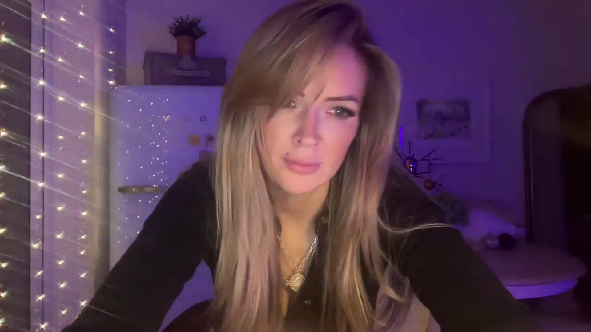 Gallery image thumbnail from LadySterling's myfreecams stream on, 10/19/2025, 23:59 image 8 of 20