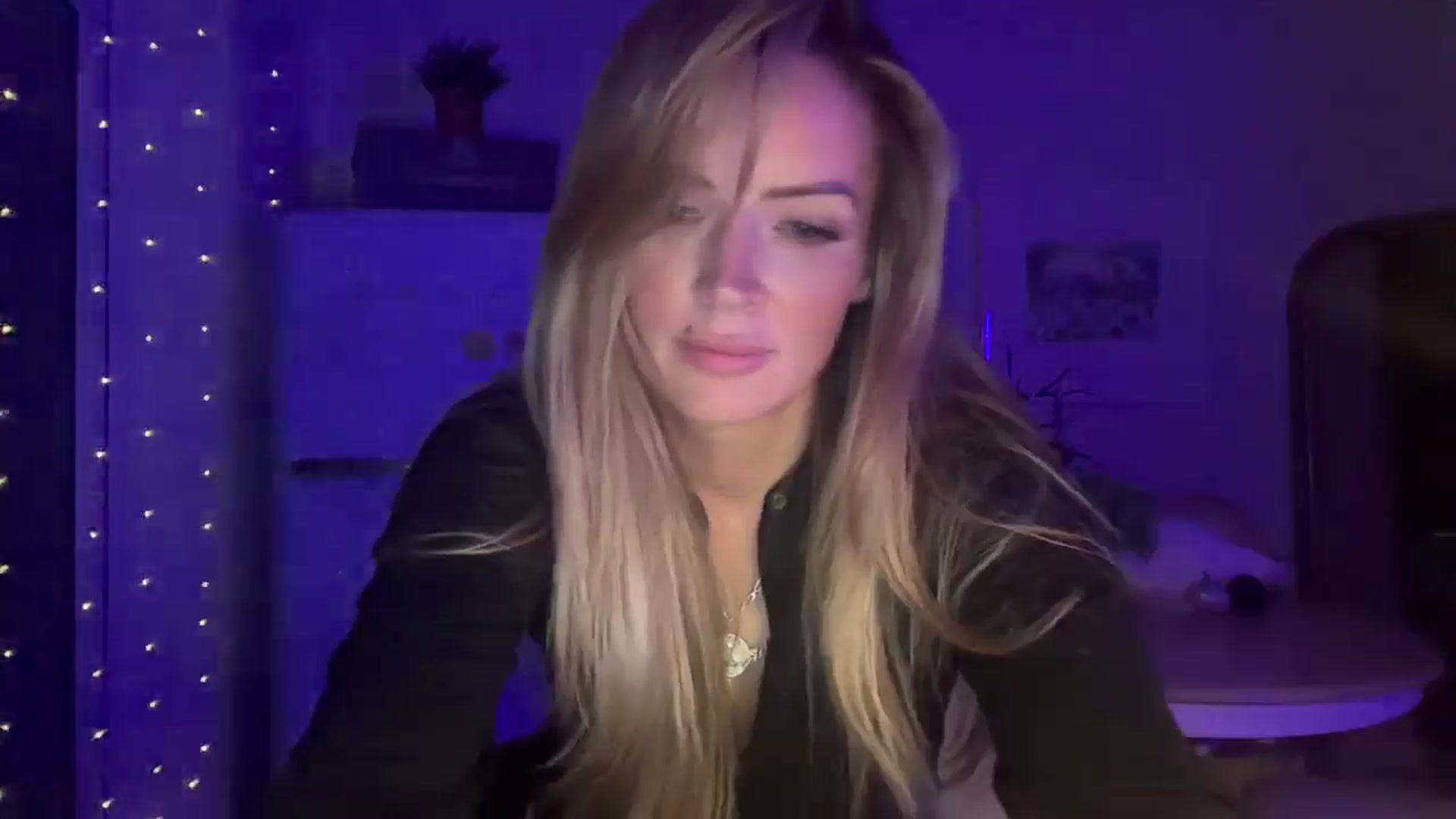 Gallery image thumbnail from LadySterling's myfreecams stream on, 10/19/2025, 23:59 image 7 of 20