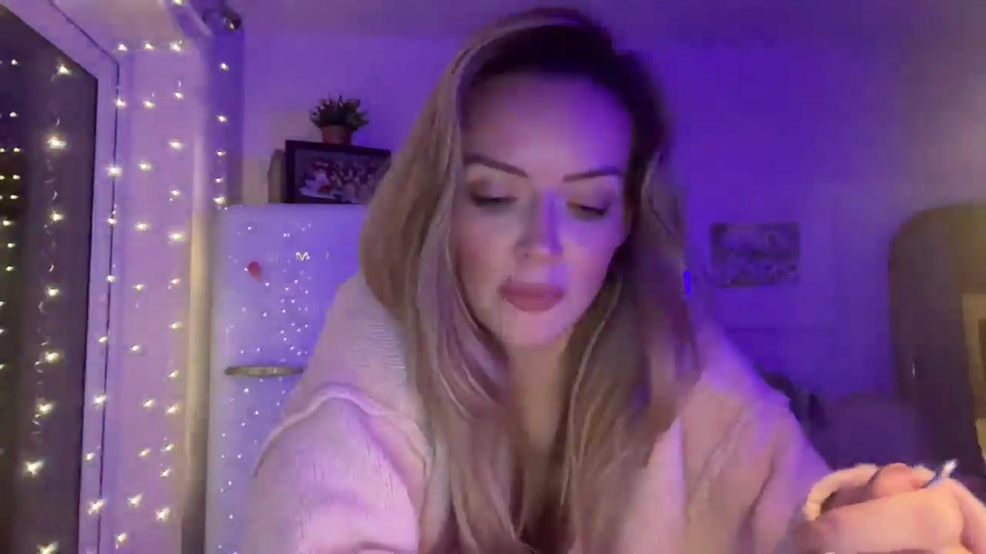 Gallery image thumbnail from LadySterling's myfreecams stream on, 11/03/2025, 22:55 image 15 of 20