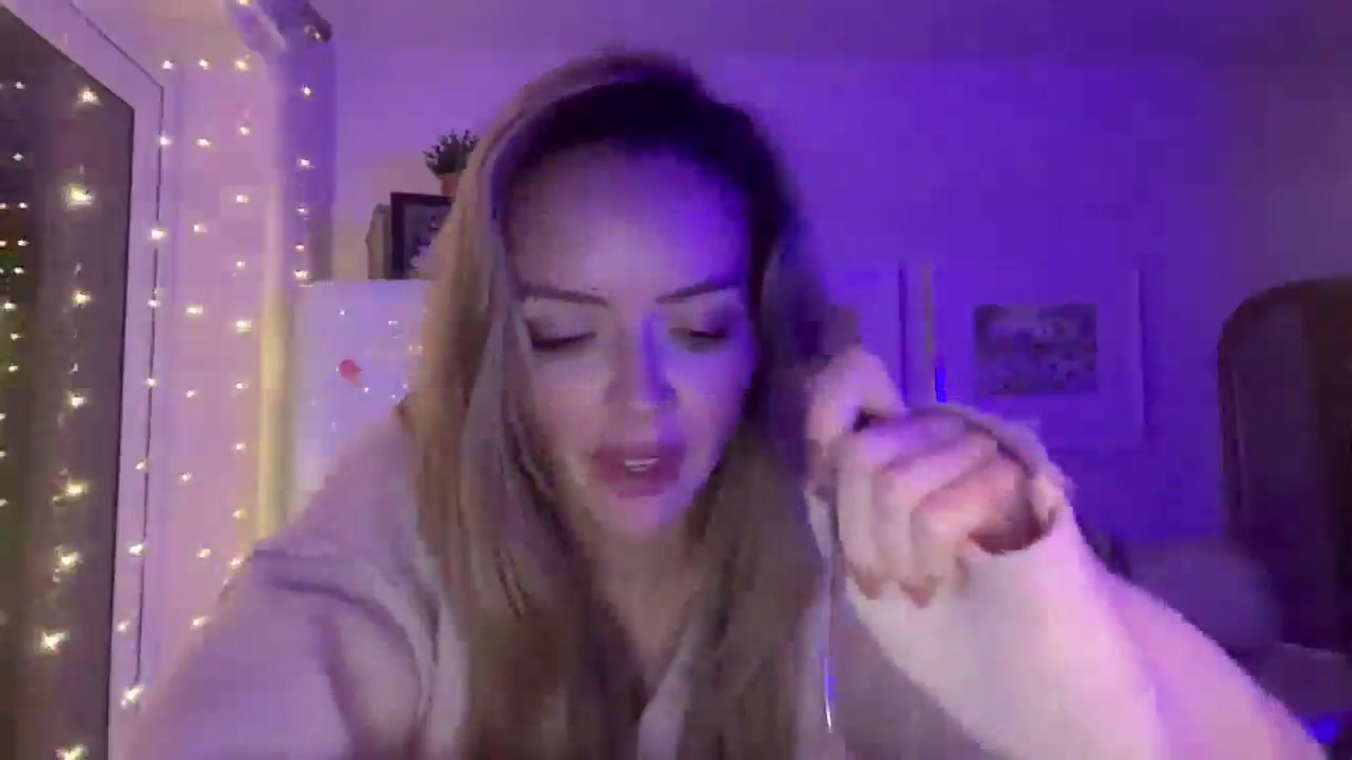 Gallery image thumbnail from LadySterling's myfreecams stream on, 11/03/2025, 22:55 image 17 of 20