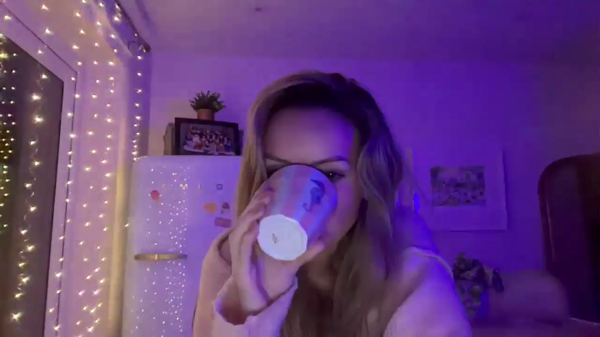 Gallery image thumbnail from LadySterling's myfreecams stream on, 11/03/2025, 22:55 image 18 of 20