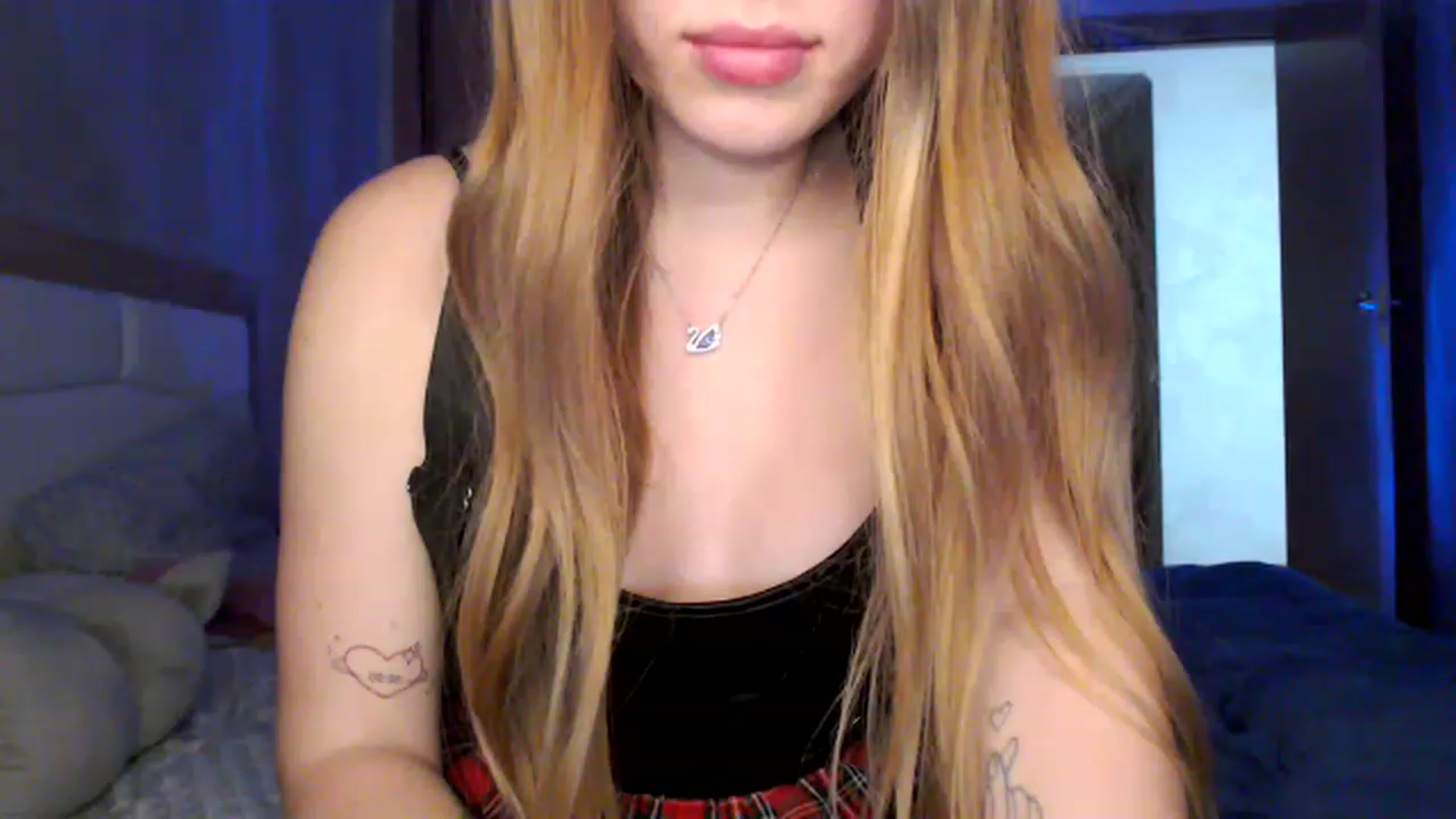 Gallery image thumbnail from LadySwan_'s myfreecams stream on, 03/29/2023, 20:49 image 3 of 20