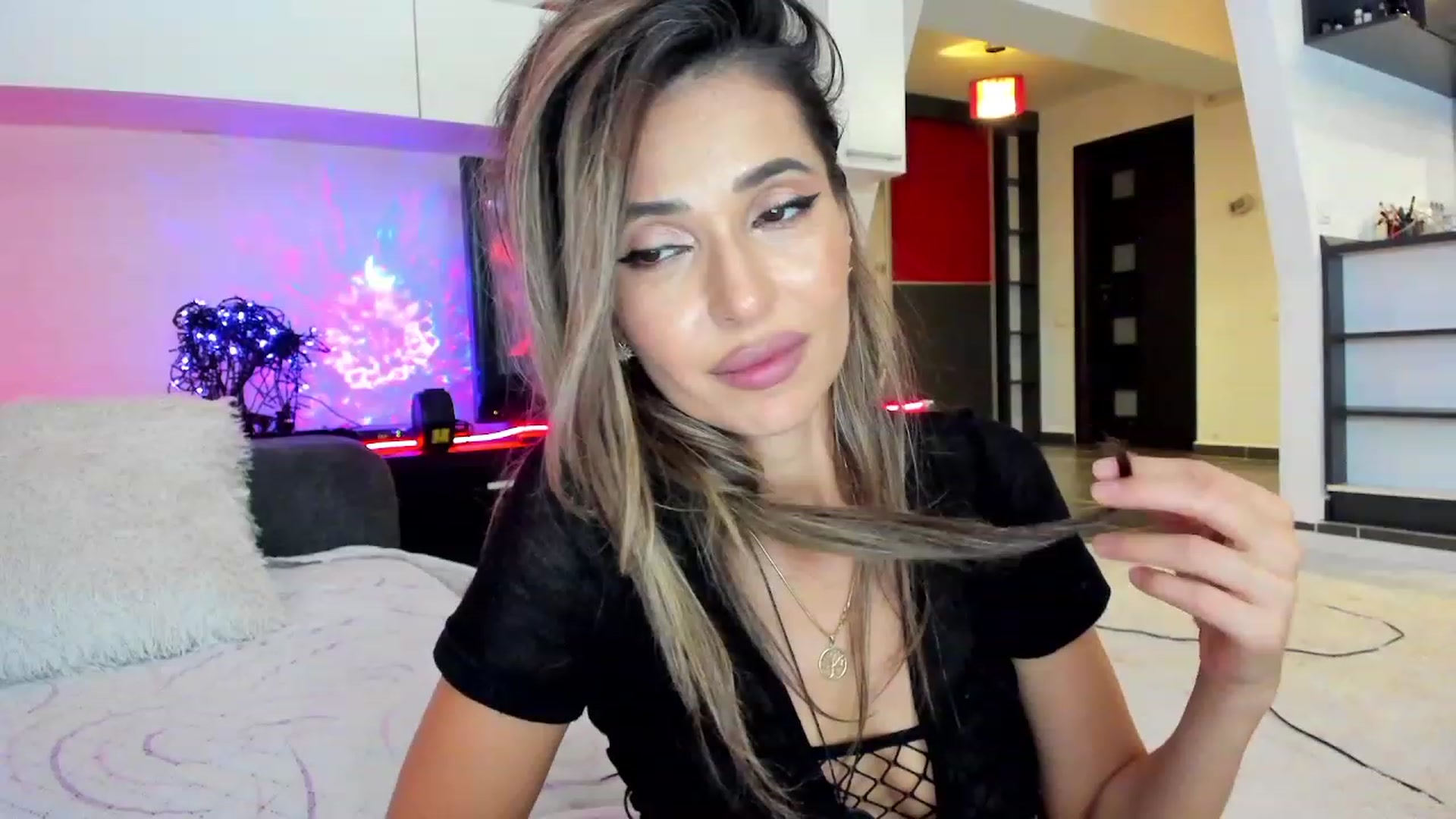 Gallery image thumbnail from LadyTinaofMFC's myfreecams stream on, 10/03/2023, 23:51 image 17 of 20