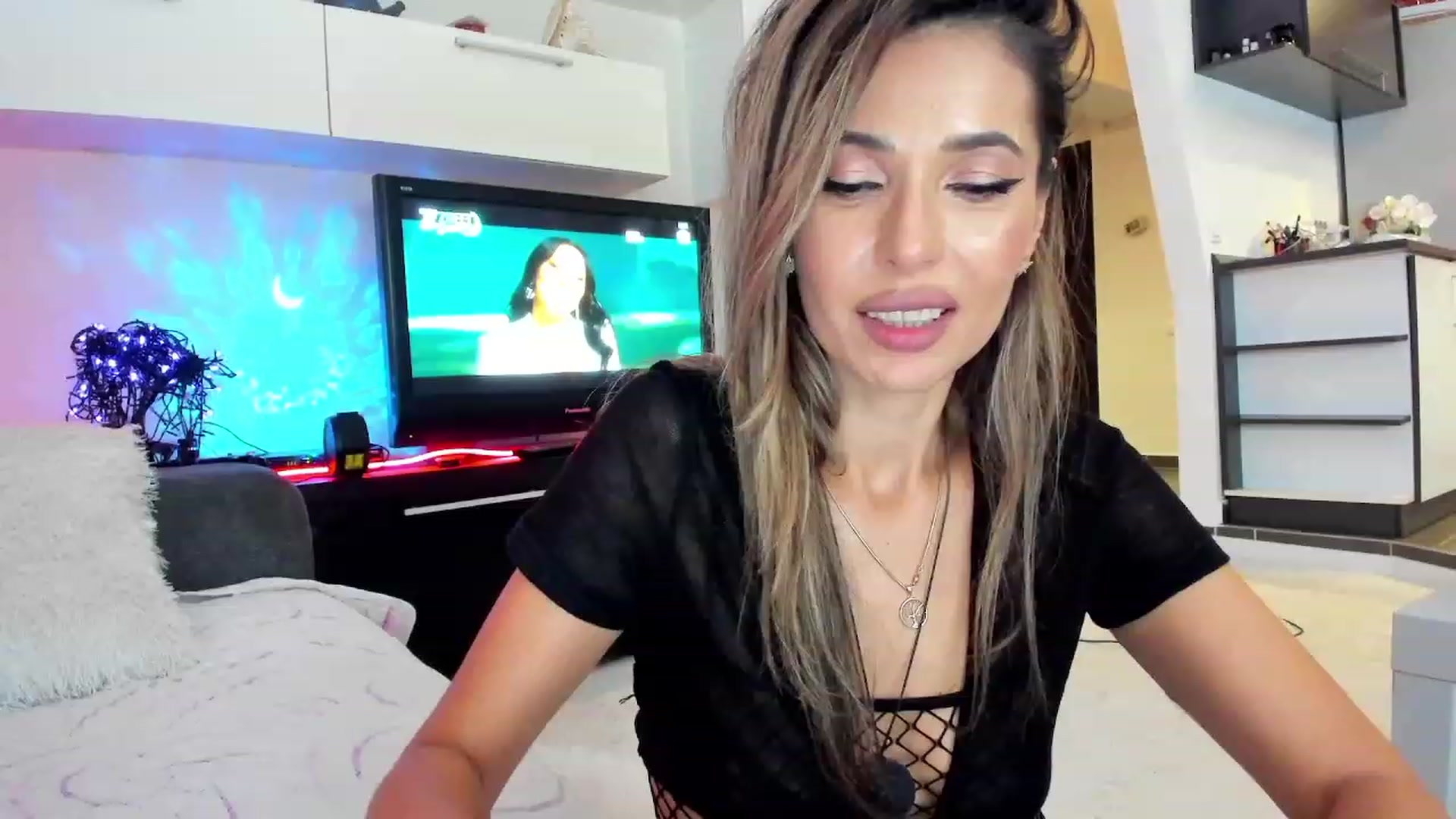Gallery image thumbnail from LadyTinaofMFC's myfreecams stream on, 10/03/2023, 23:51 image 16 of 20