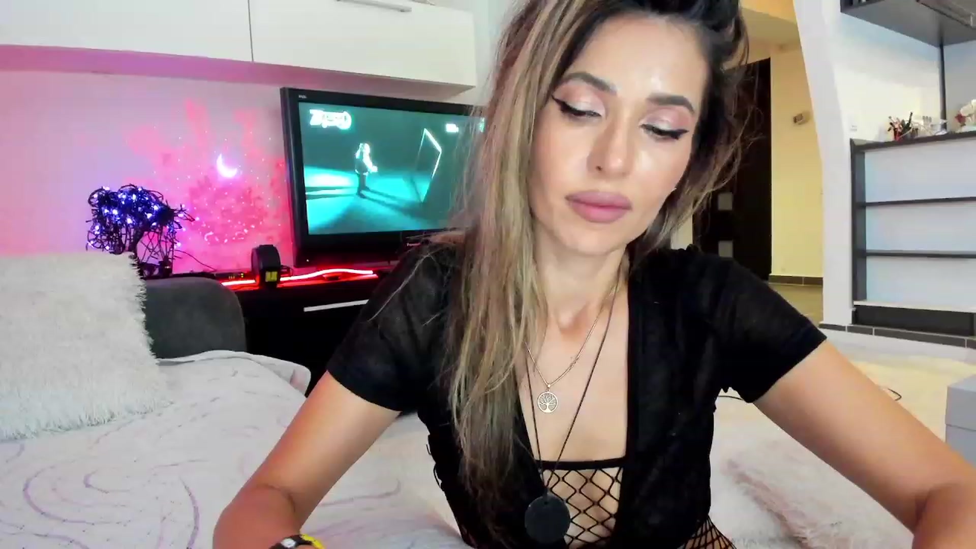 Gallery image thumbnail from LadyTinaofMFC's myfreecams stream on, 10/03/2023, 23:51 image 13 of 20
