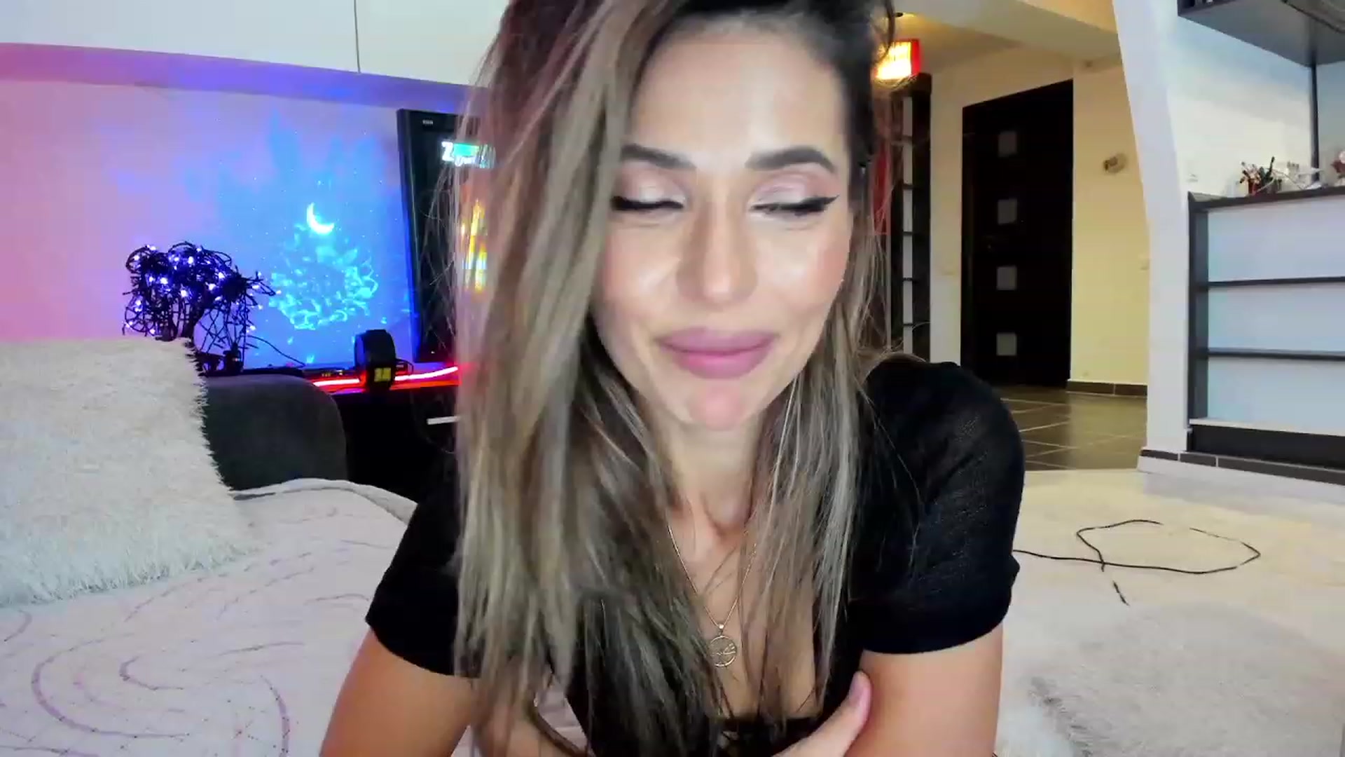 Gallery image thumbnail from LadyTinaofMFC's myfreecams stream on, 10/03/2023, 23:51 image 2 of 20