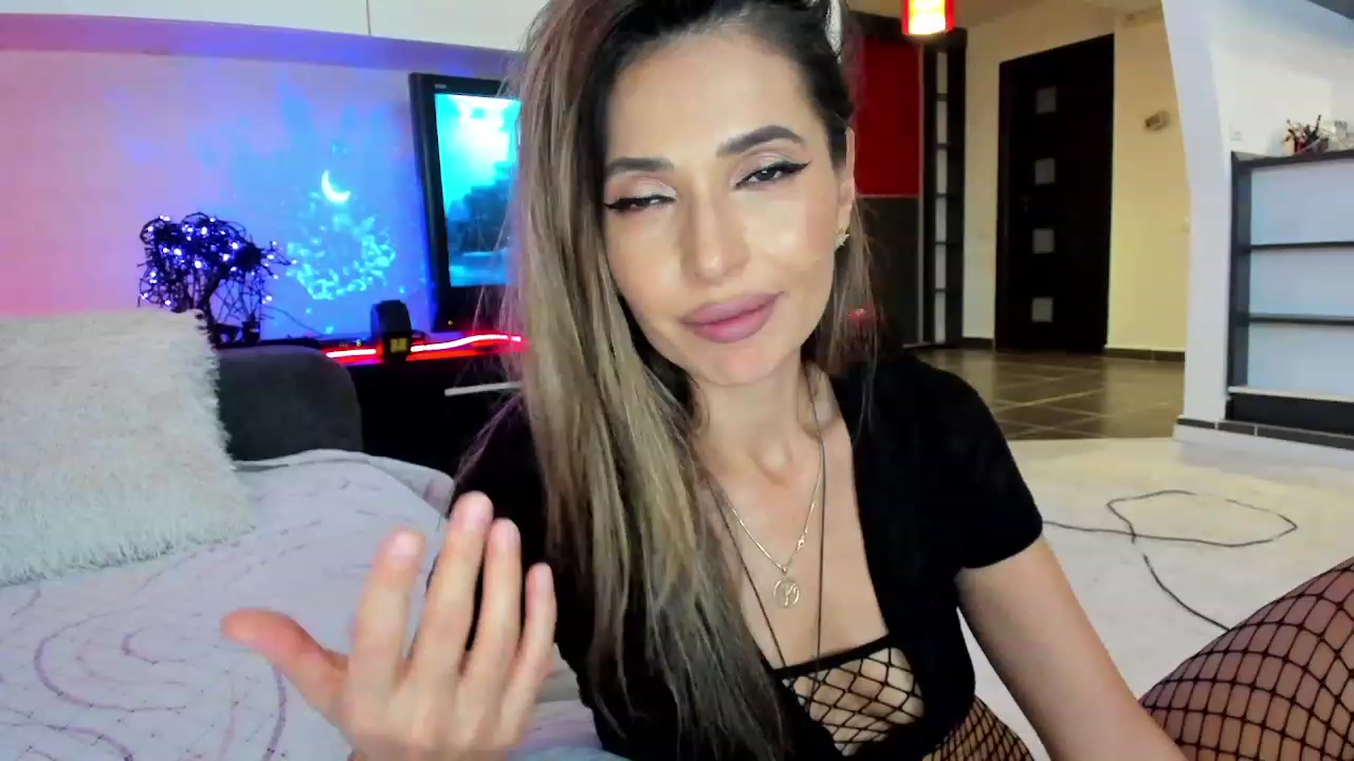 Gallery image thumbnail from LadyTinaofMFC's myfreecams stream on, 10/03/2023, 23:51 image 14 of 20