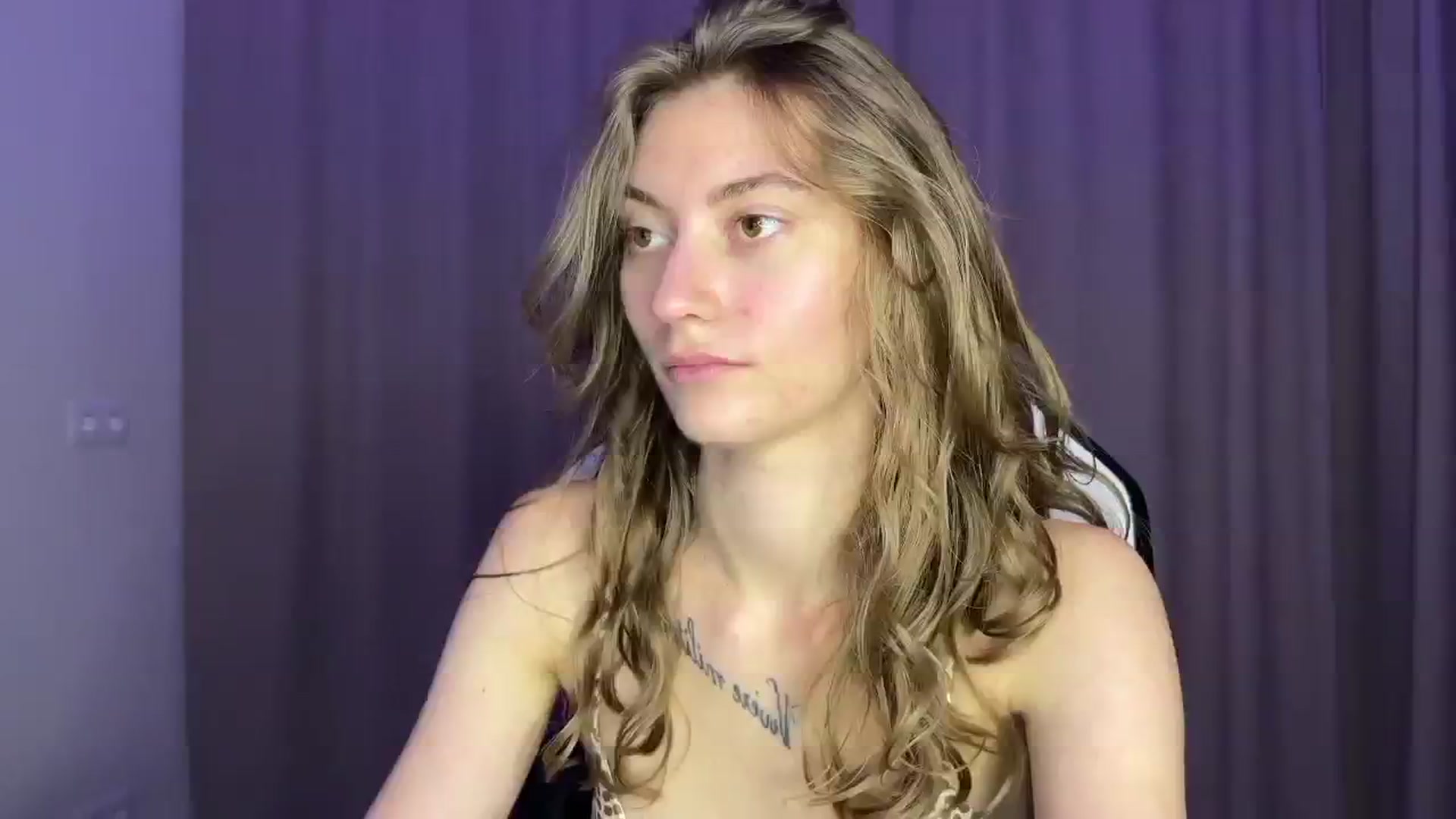 Gallery image thumbnail from Lady_Curls's myfreecams stream on, 11/06/2024, 02:38 image 9 of 20