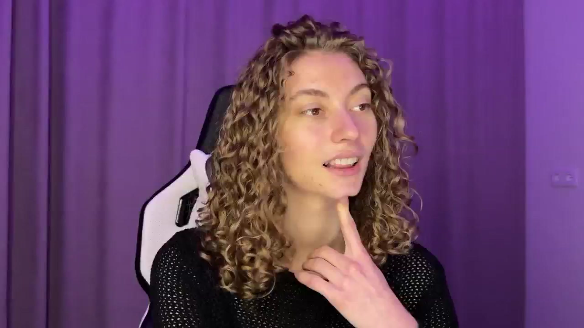 Gallery image thumbnail from Lady_Curls's myfreecams stream on, 11/24/2024, 18:47 image 7 of 20