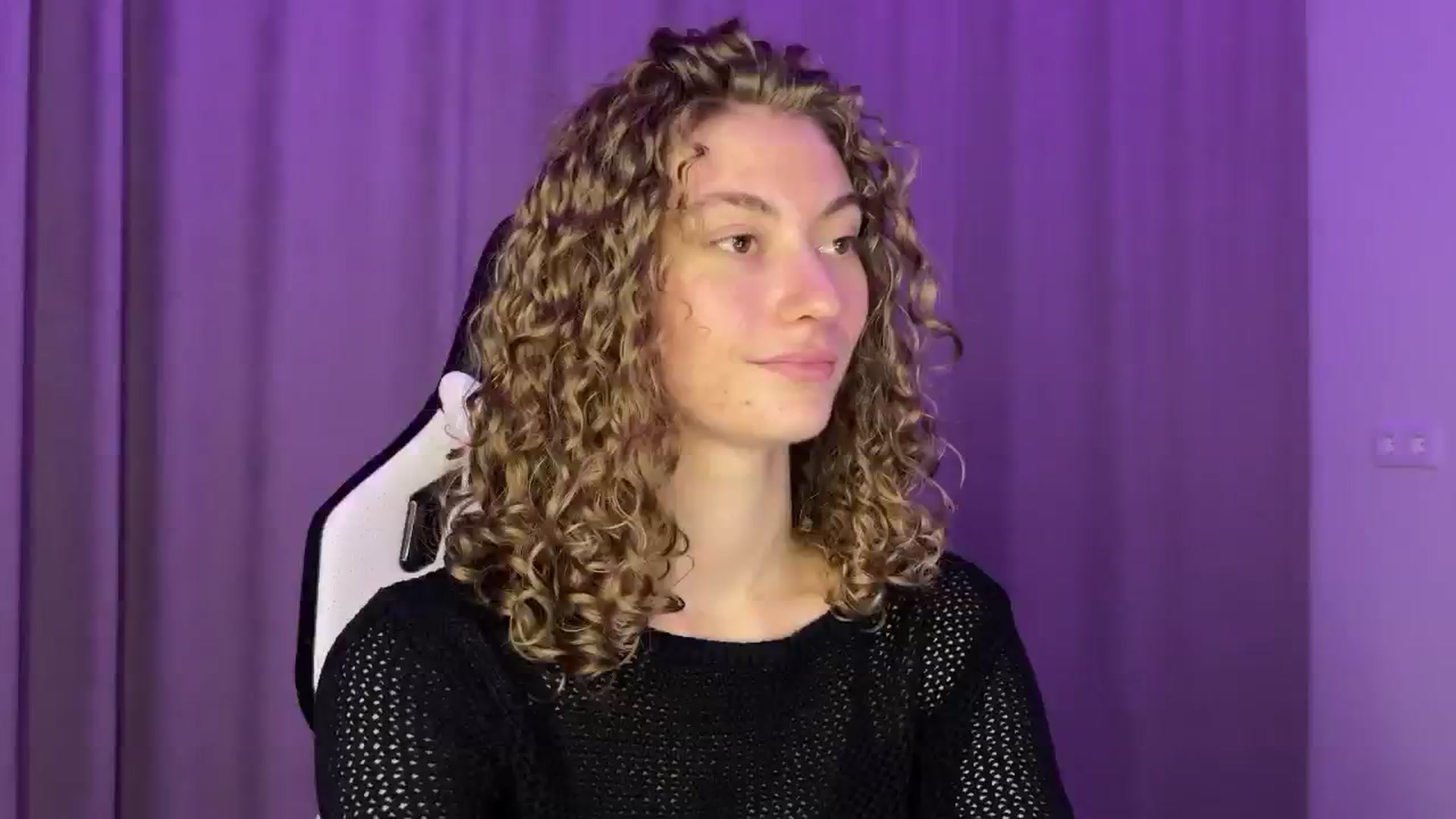 Gallery image thumbnail from Lady_Curls's myfreecams stream on, 11/24/2024, 18:47 image 5 of 20