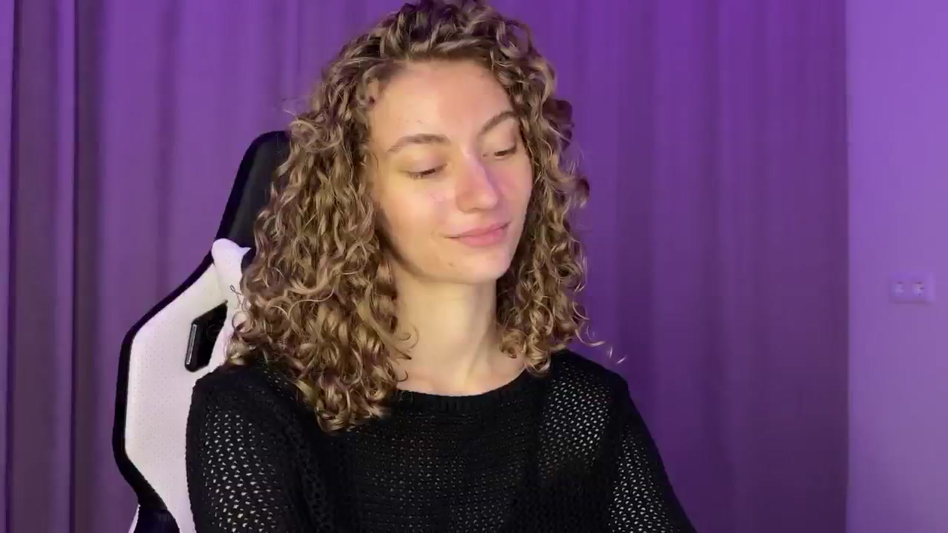 Gallery image thumbnail from Lady_Curls's myfreecams stream on, 11/24/2024, 18:47 image 20 of 20