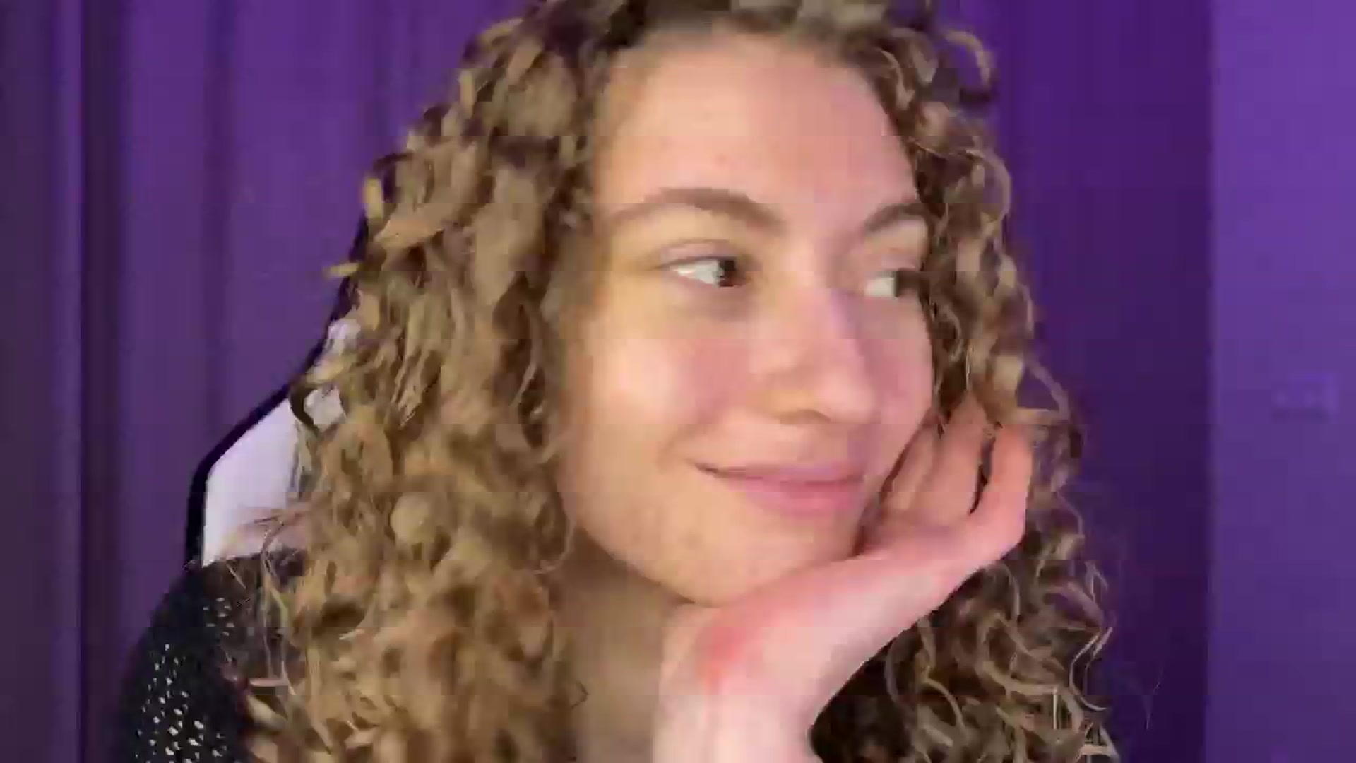 Gallery image thumbnail from Lady_Curls's myfreecams stream on, 11/24/2024, 19:31 image 19 of 20