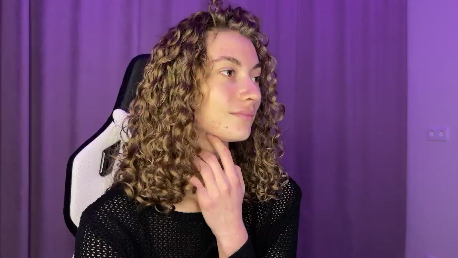 Gallery image thumbnail from Lady_Curls's myfreecams stream on, 11/24/2024, 19:31 image 14 of 20
