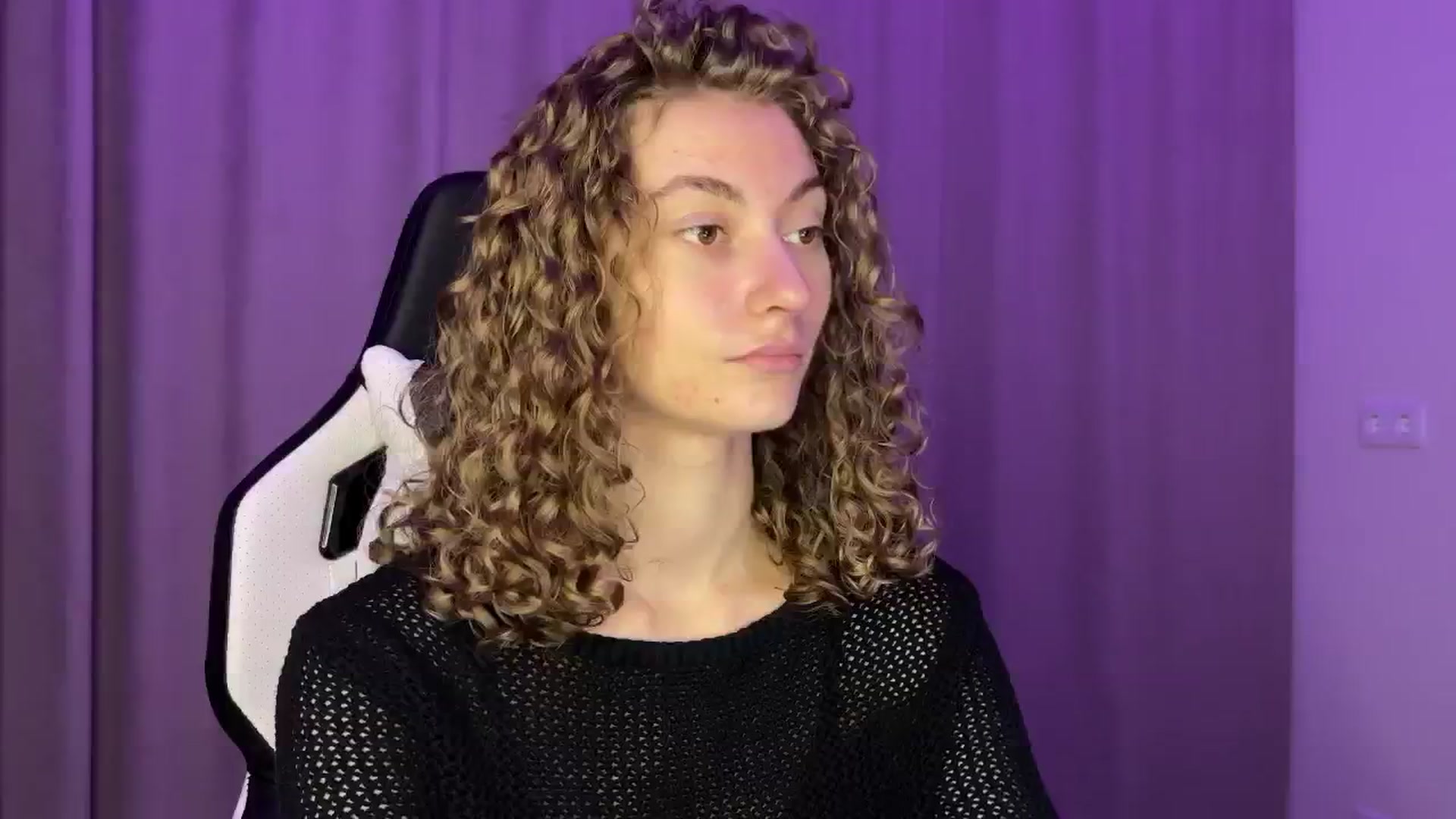 Gallery image thumbnail from Lady_Curls's myfreecams stream on, 11/24/2024, 19:31 image 9 of 20