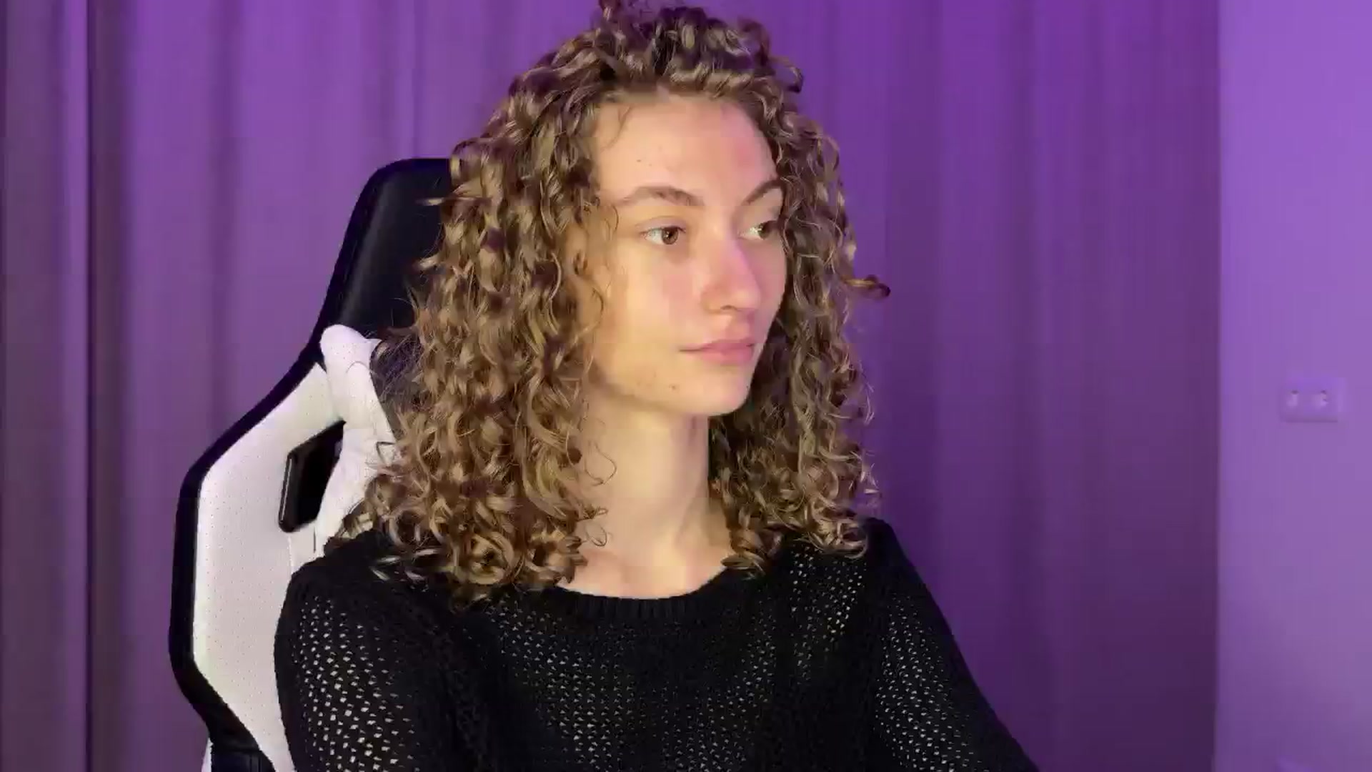 Gallery image thumbnail from Lady_Curls's myfreecams stream on, 11/24/2024, 19:31 image 7 of 20