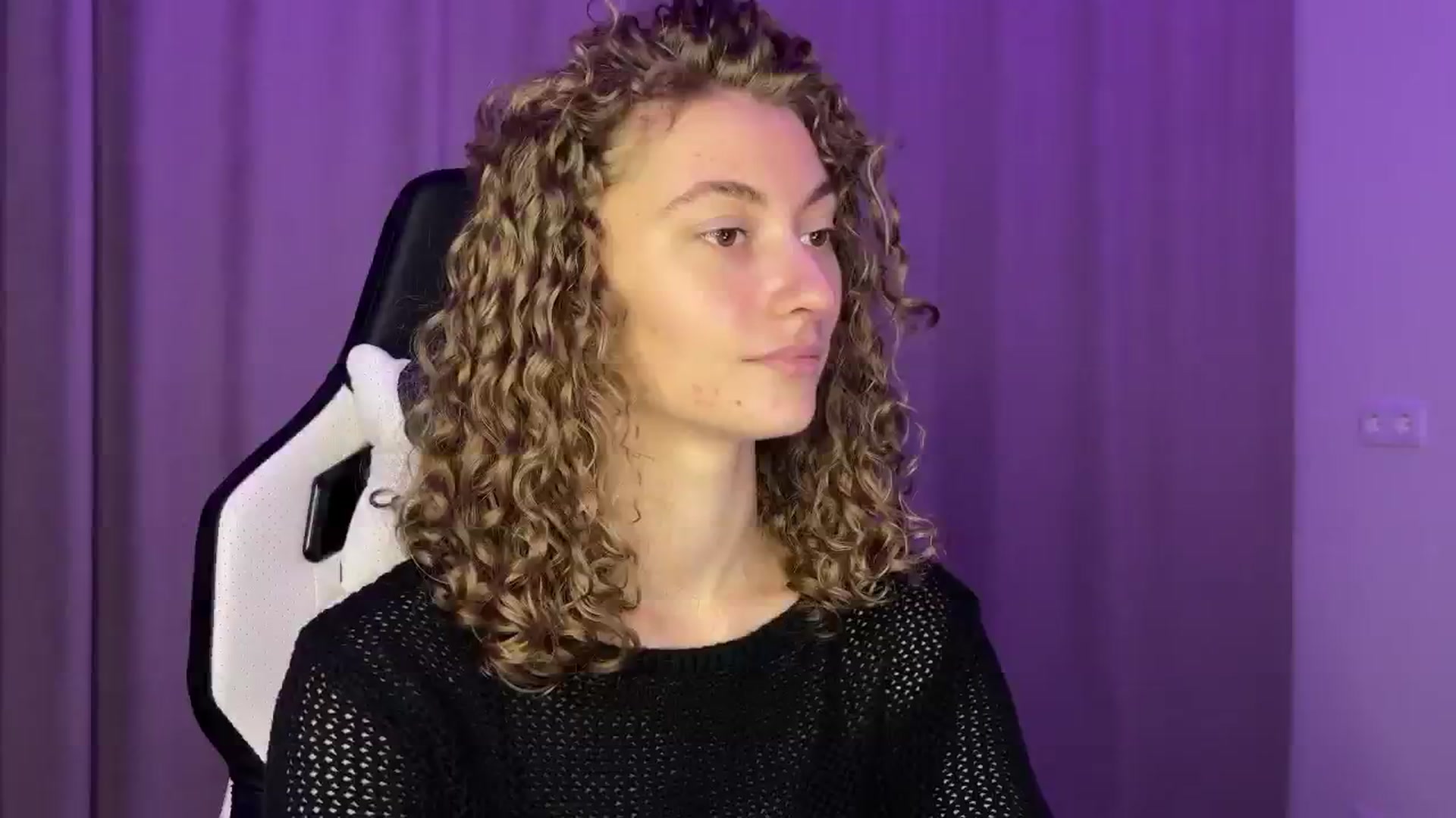 Gallery image thumbnail from Lady_Curls's myfreecams stream on, 11/24/2024, 19:31 image 3 of 20