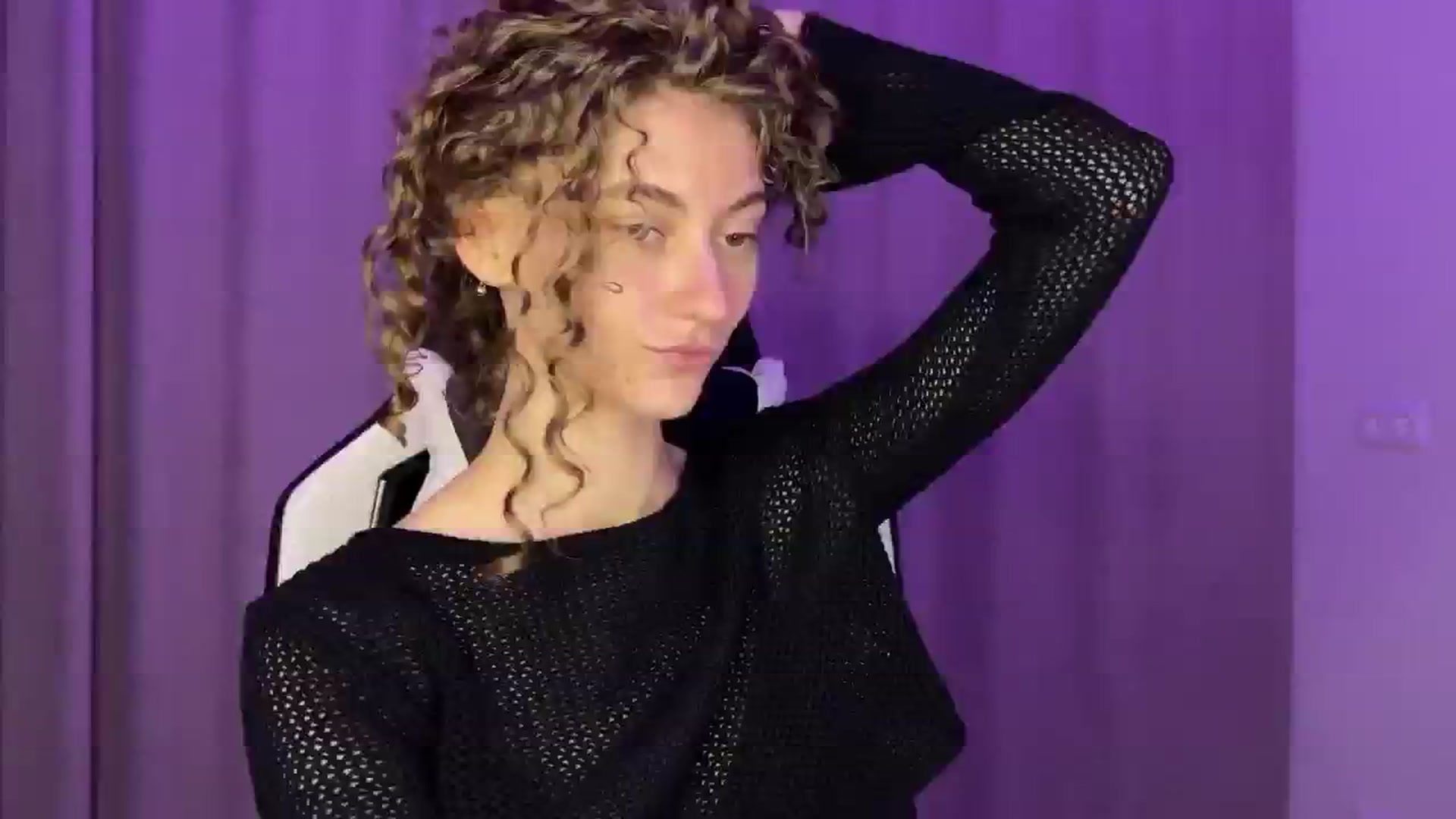Gallery image thumbnail from Lady_Curls's myfreecams stream on, 11/24/2024, 19:31 image 4 of 20