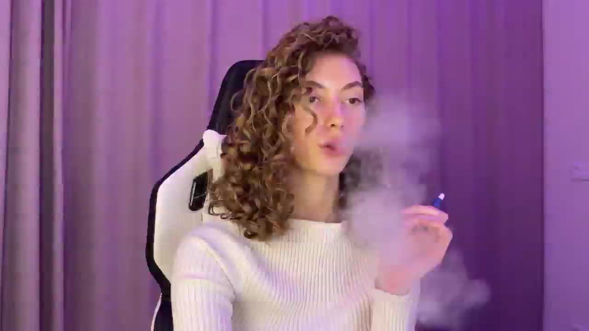 Gallery image thumbnail from Lady_Curls's myfreecams stream on, 11/29/2024, 01:22 image 3 of 20
