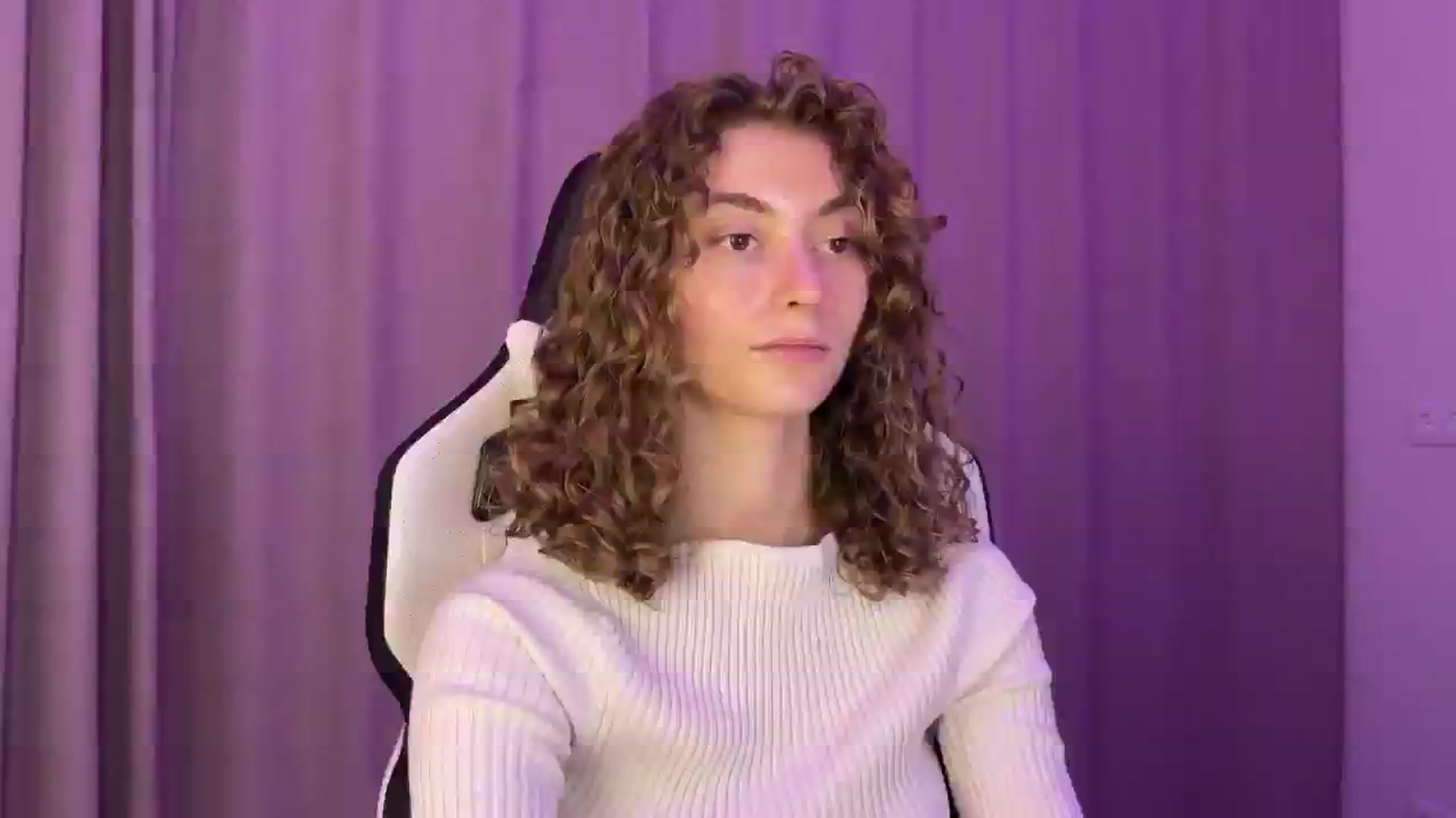 Gallery image thumbnail from Lady_Curls's myfreecams stream on, 11/29/2024, 01:22 image 18 of 20