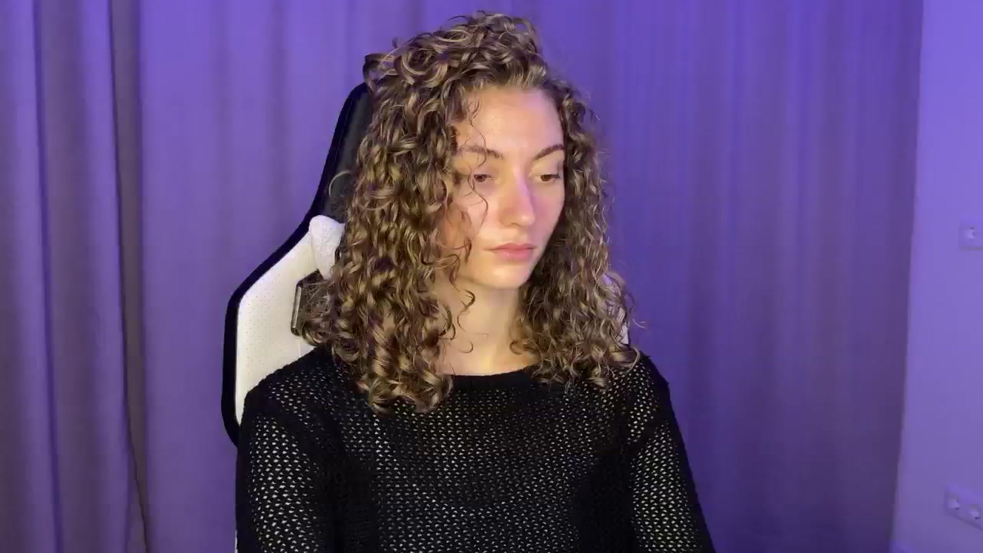 Gallery image thumbnail from Lady_Curls's myfreecams stream on, 12/04/2024, 01:17 image 4 of 20