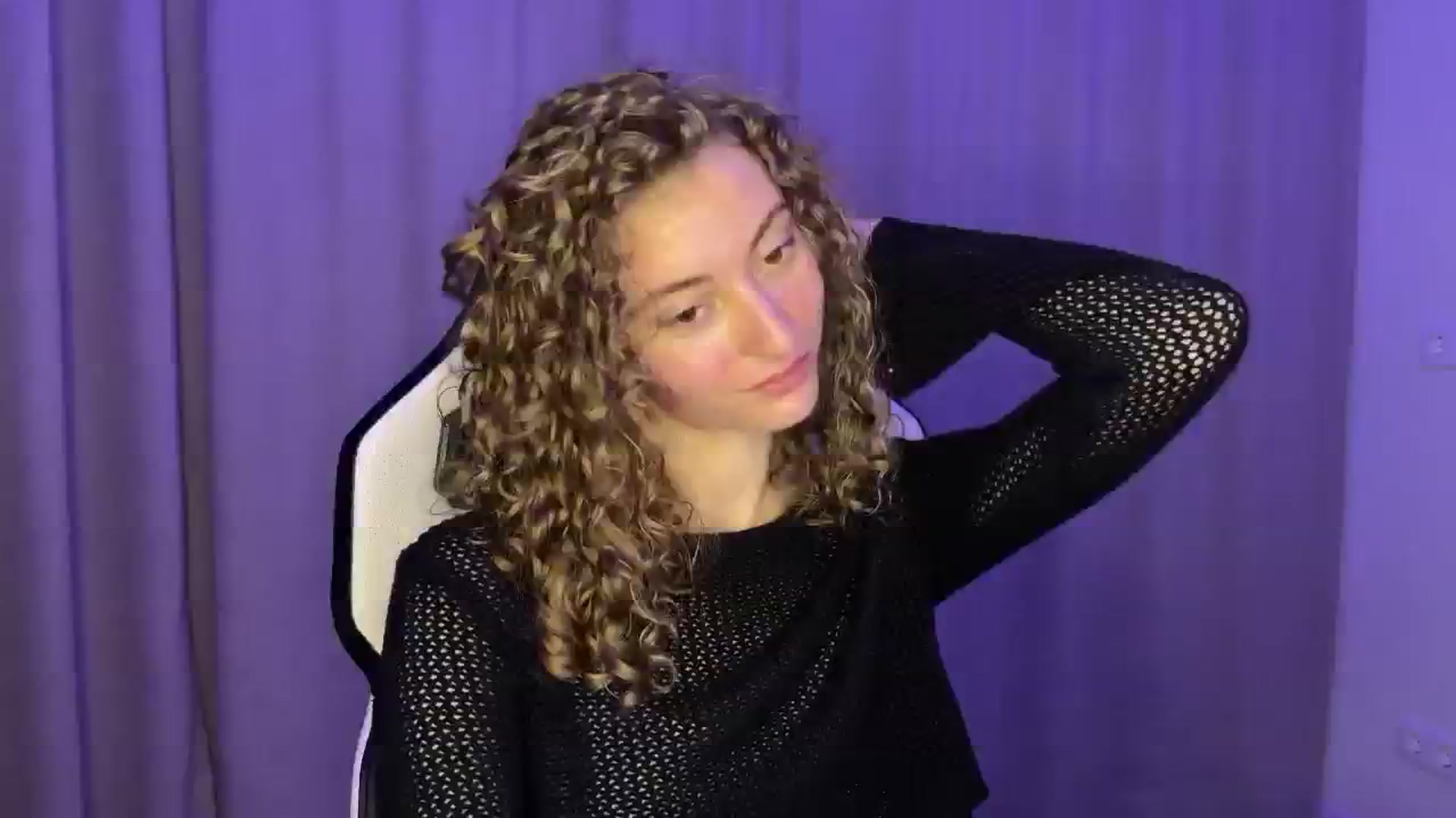Gallery image thumbnail from Lady_Curls's myfreecams stream on, 12/04/2024, 01:17 image 5 of 20