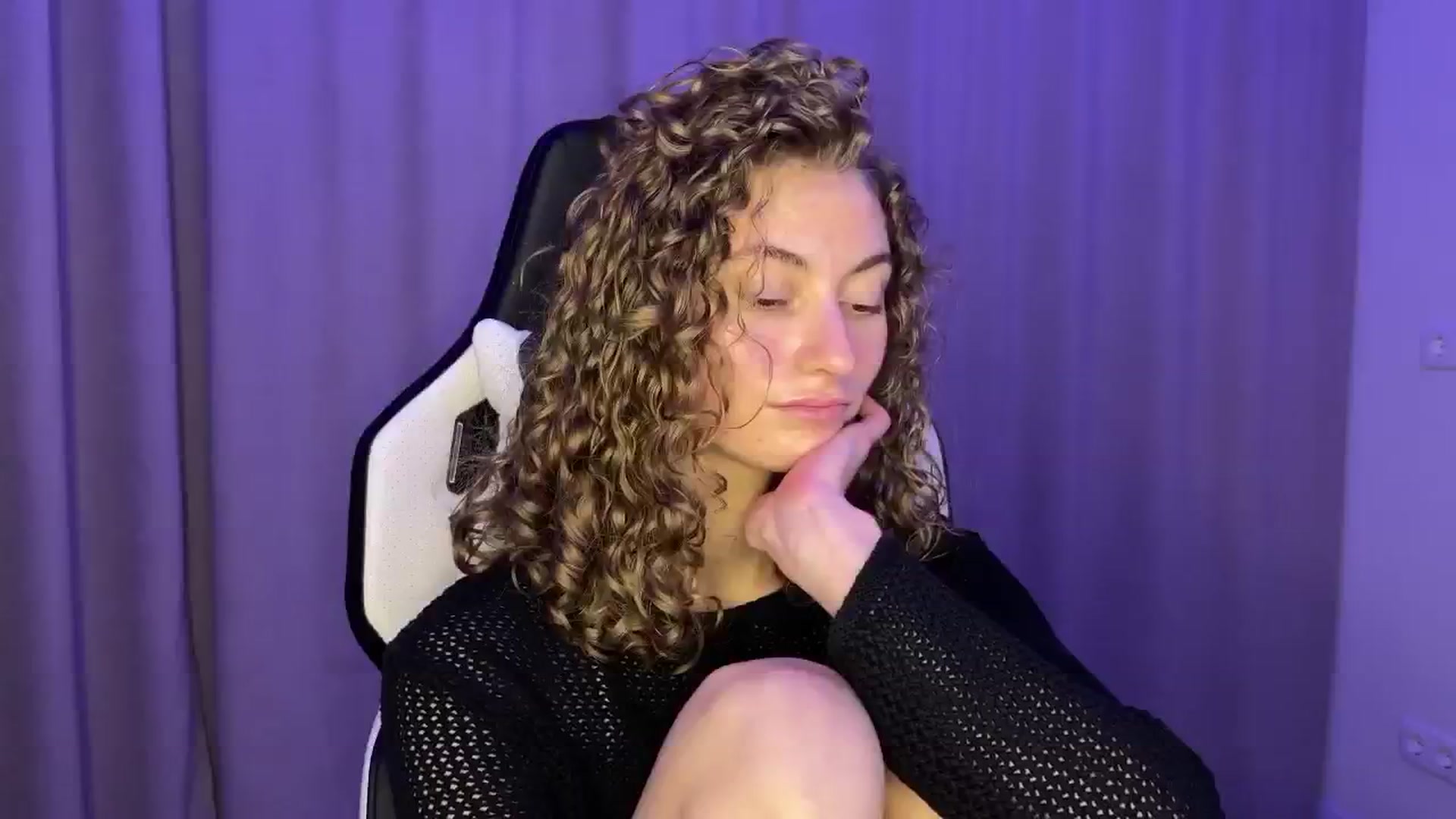 Gallery image thumbnail from Lady_Curls's myfreecams stream on, 12/04/2024, 01:17 image 20 of 20