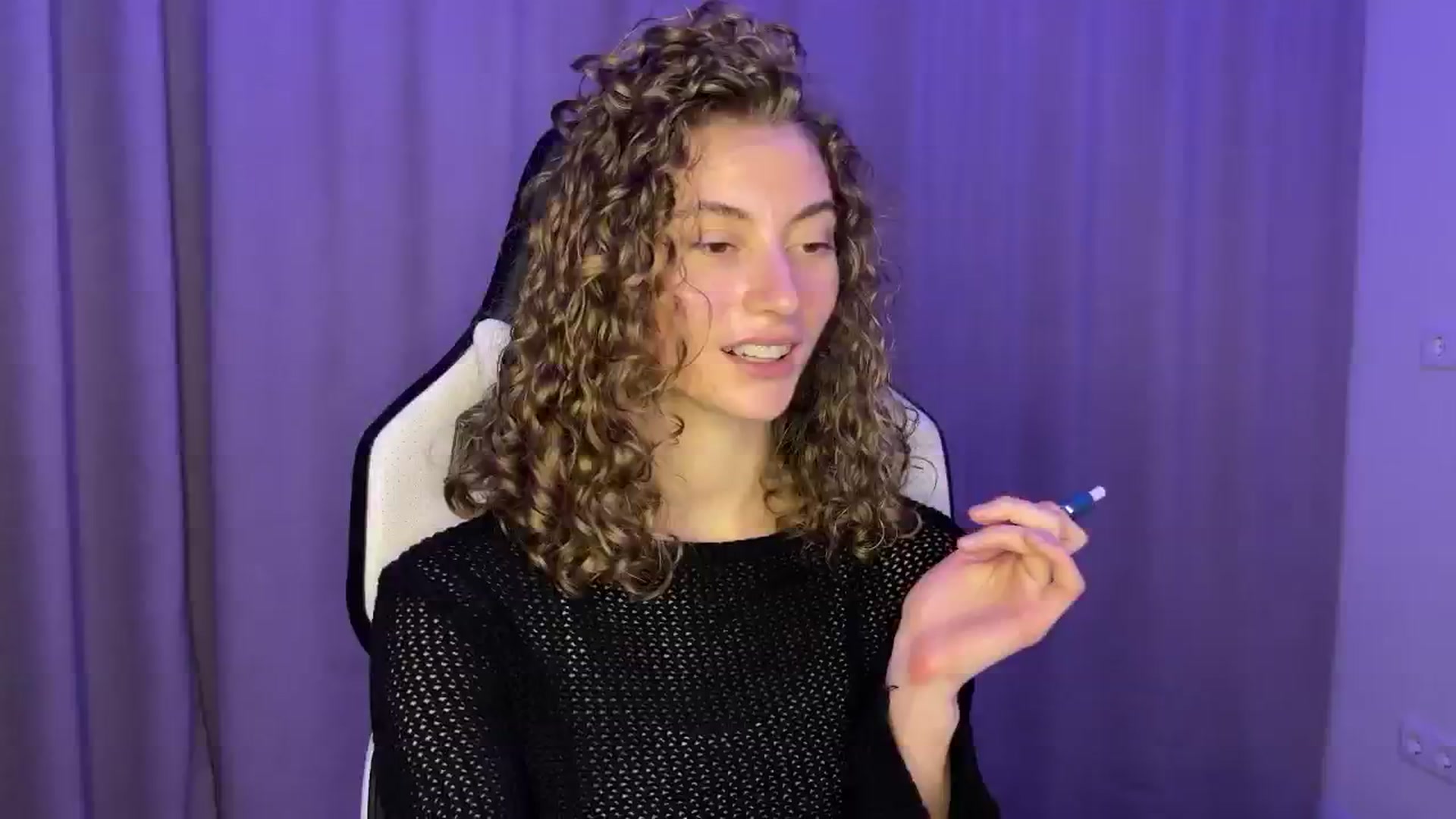 Gallery image thumbnail from Lady_Curls's myfreecams stream on, 12/04/2024, 01:17 image 13 of 20
