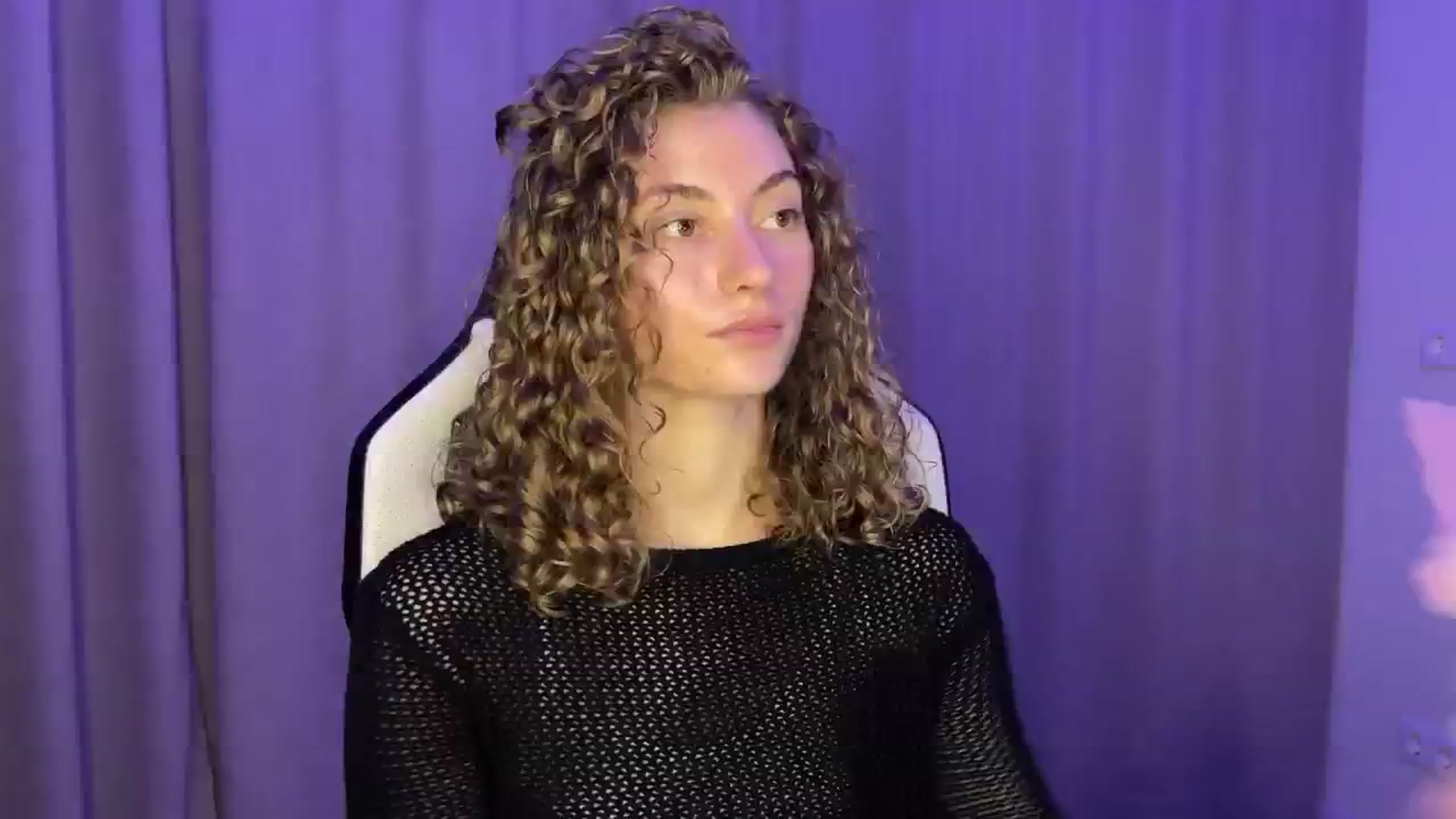 Gallery image thumbnail from Lady_Curls's myfreecams stream on, 12/04/2024, 01:17 image 2 of 20