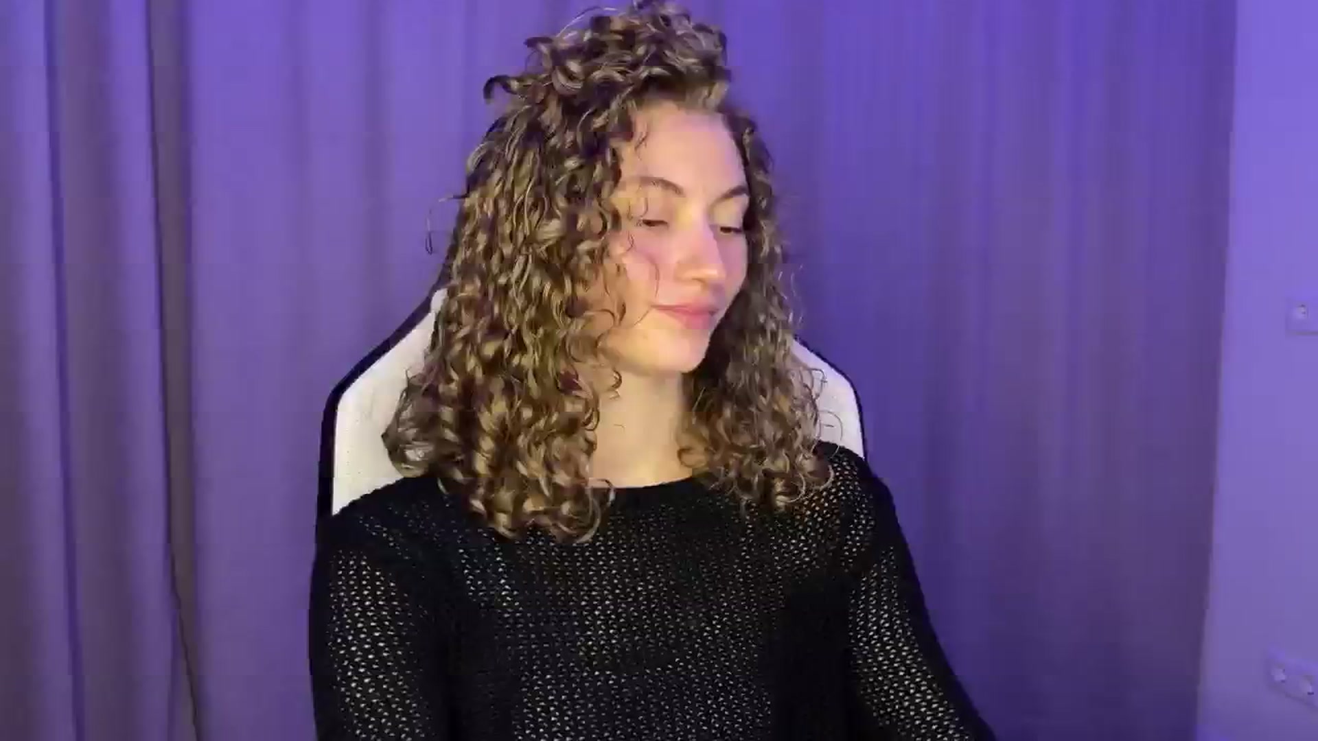 Gallery image thumbnail from Lady_Curls's myfreecams stream on, 12/04/2024, 01:17 image 16 of 20