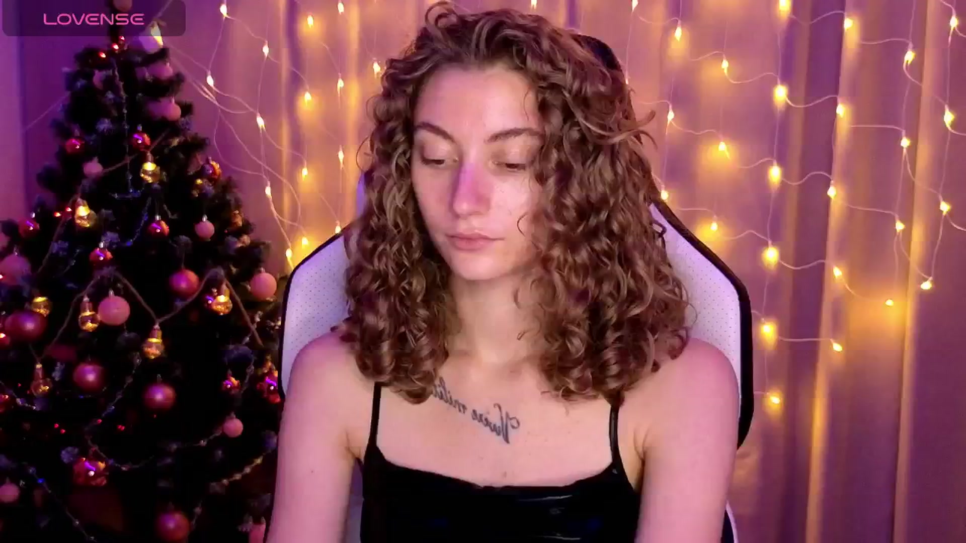 Gallery image thumbnail from Lady_Curls's myfreecams stream on, 12/31/2024, 21:12 image 18 of 20