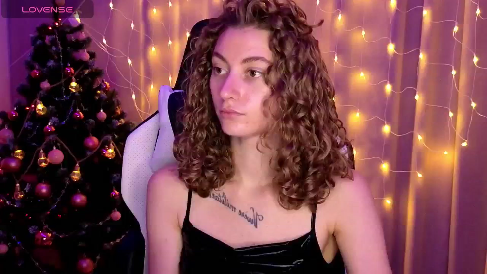 Gallery image thumbnail from Lady_Curls's myfreecams stream on, 12/31/2024, 21:12 image 3 of 20