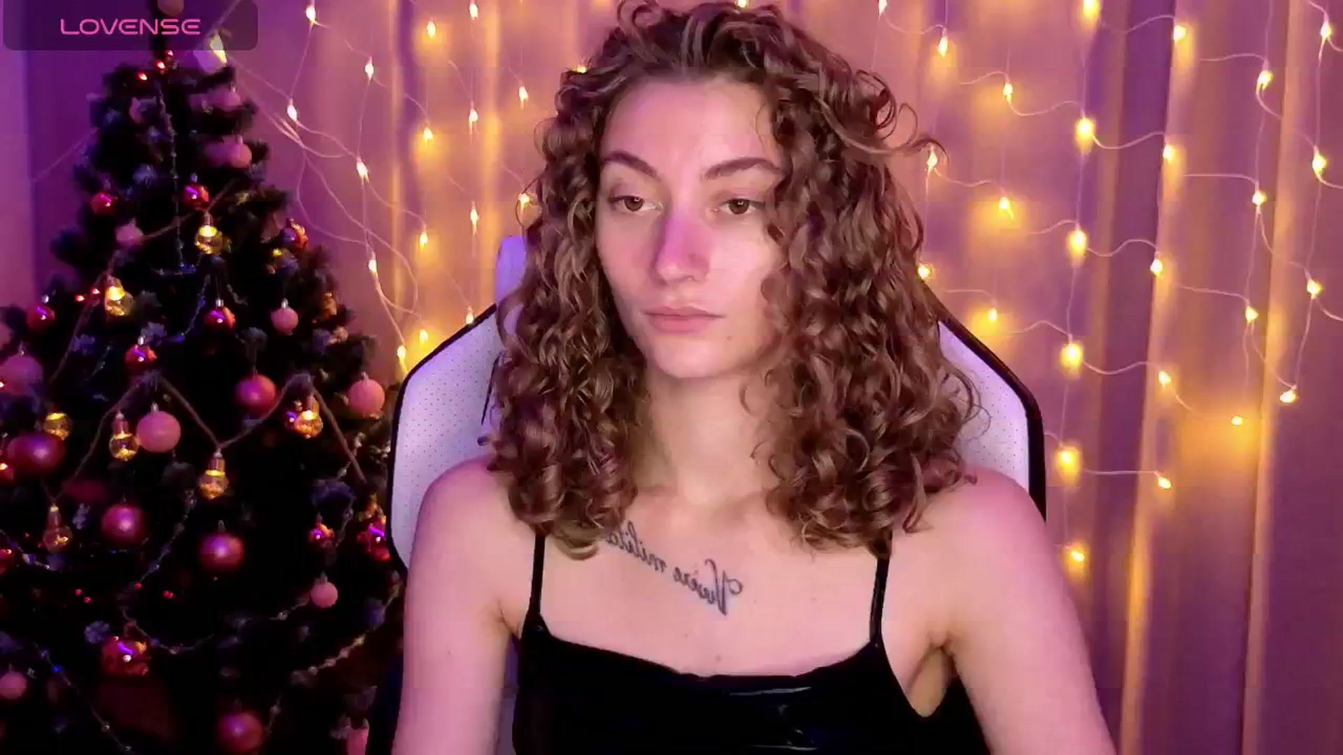 Gallery image thumbnail from Lady_Curls's myfreecams stream on, 12/31/2024, 21:12 image 16 of 20